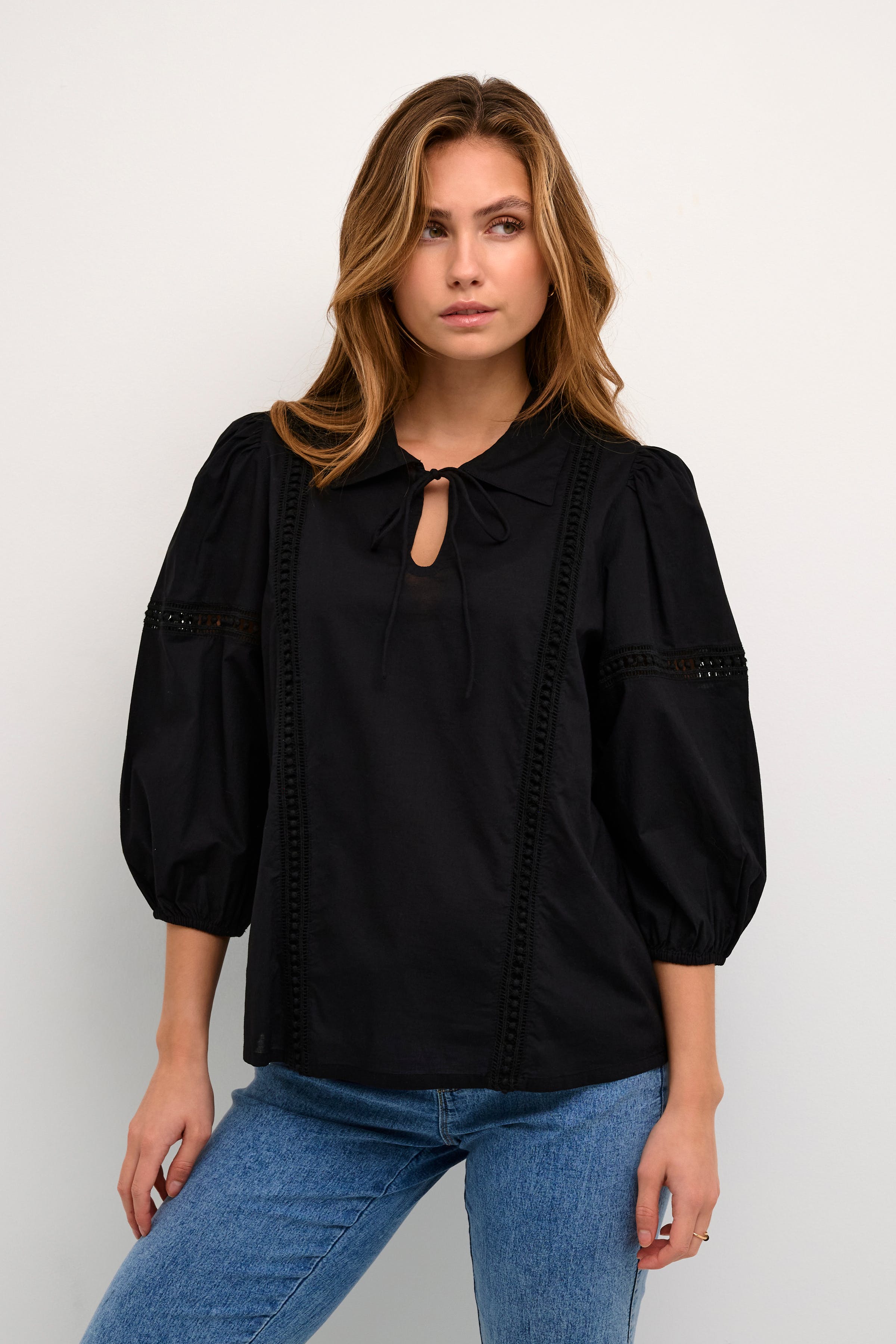 KAhannah Blouse LOOKBOOK FRONT 10507537-100121