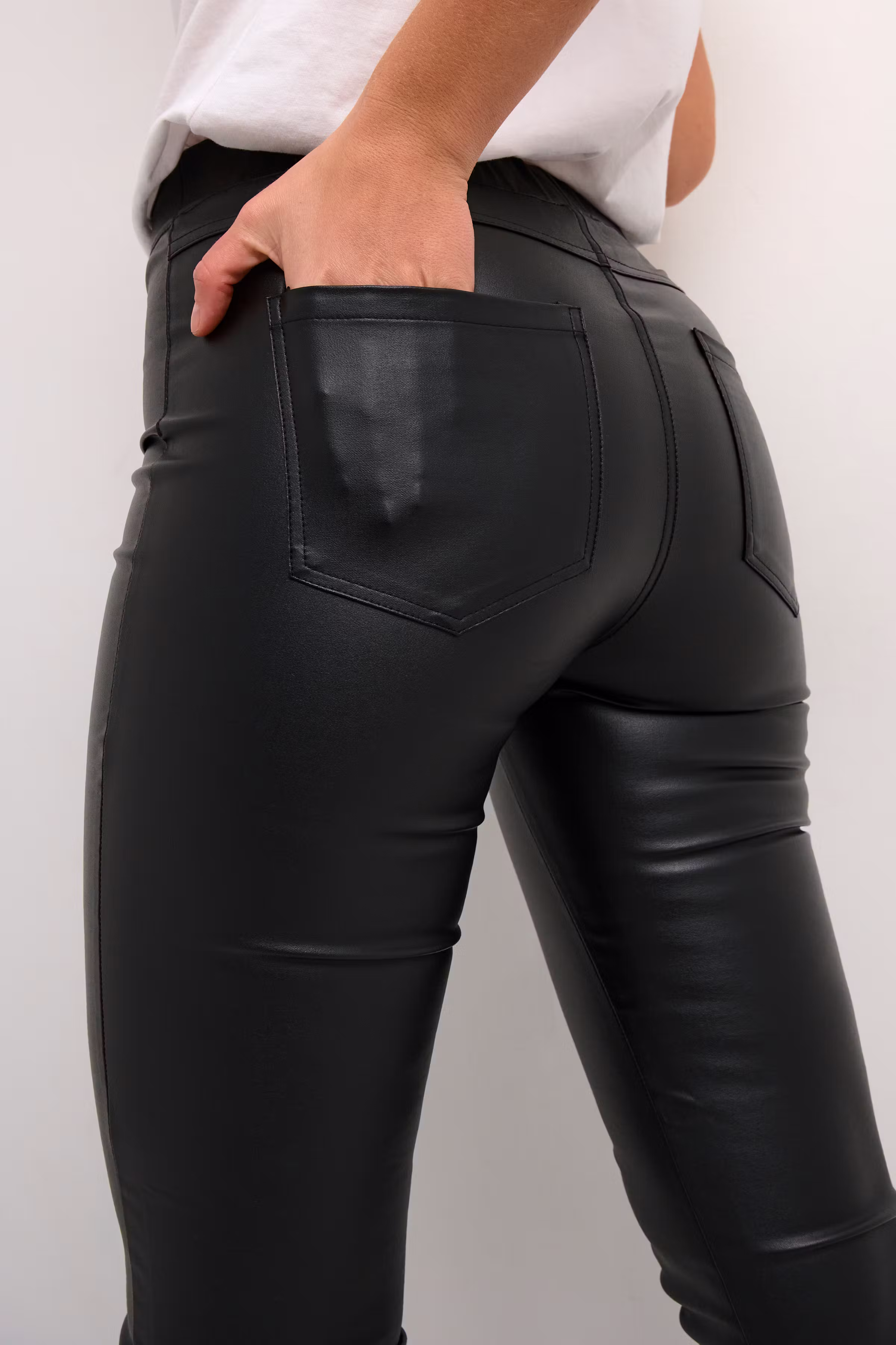 KAada Trousers LOOKBOOK DETAIL 10552176-100121