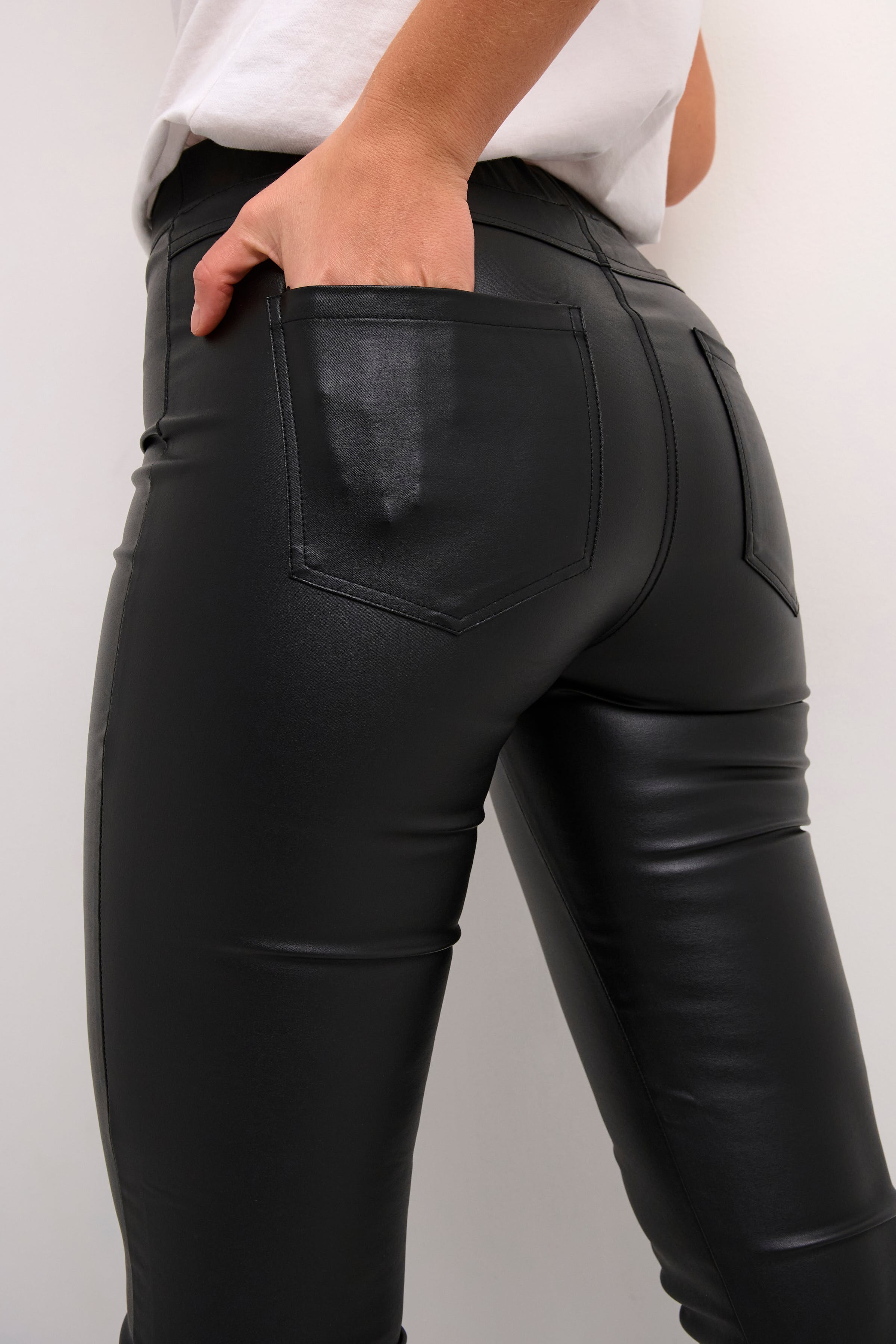 KAada Trousers LOOKBOOK DETAIL 10552176-100121