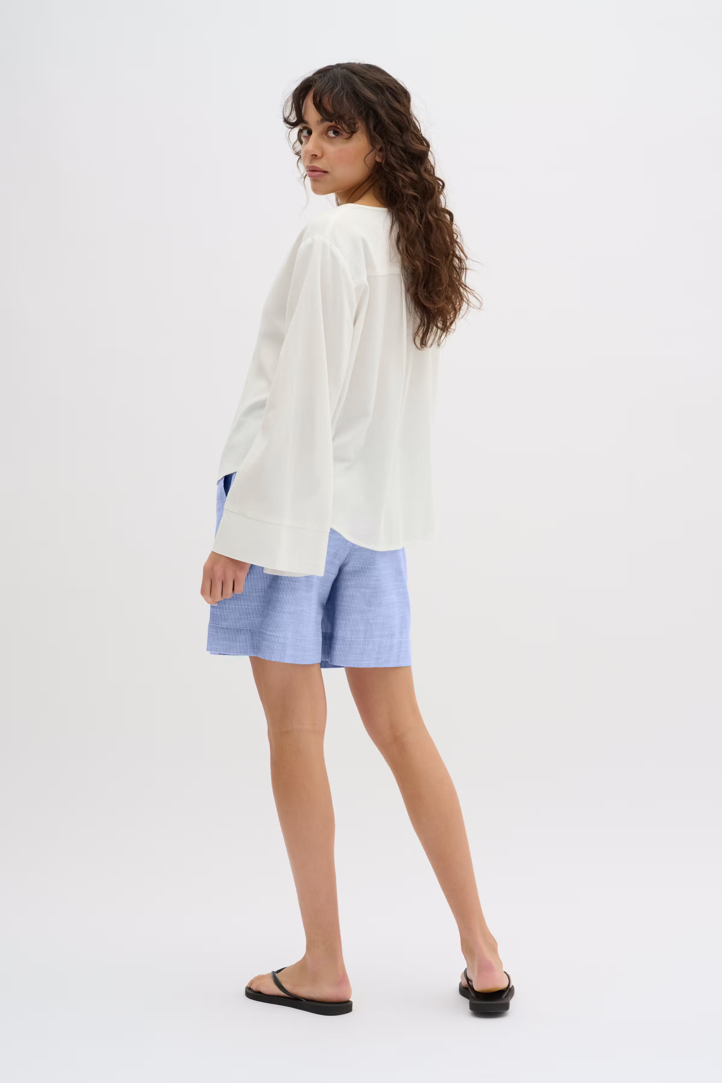 SkyeMW Shorts LOOKBOOK BACK 10704711-105854