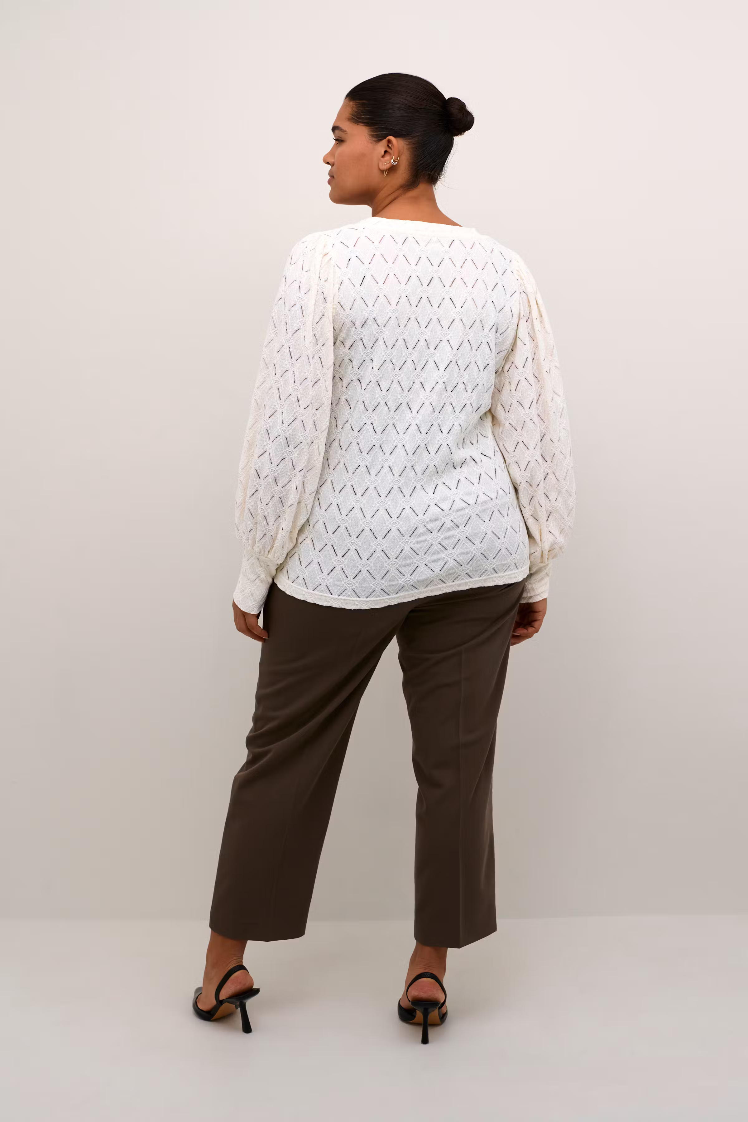 KCtina Blouse LOOKBOOK BACK 10582642-110602