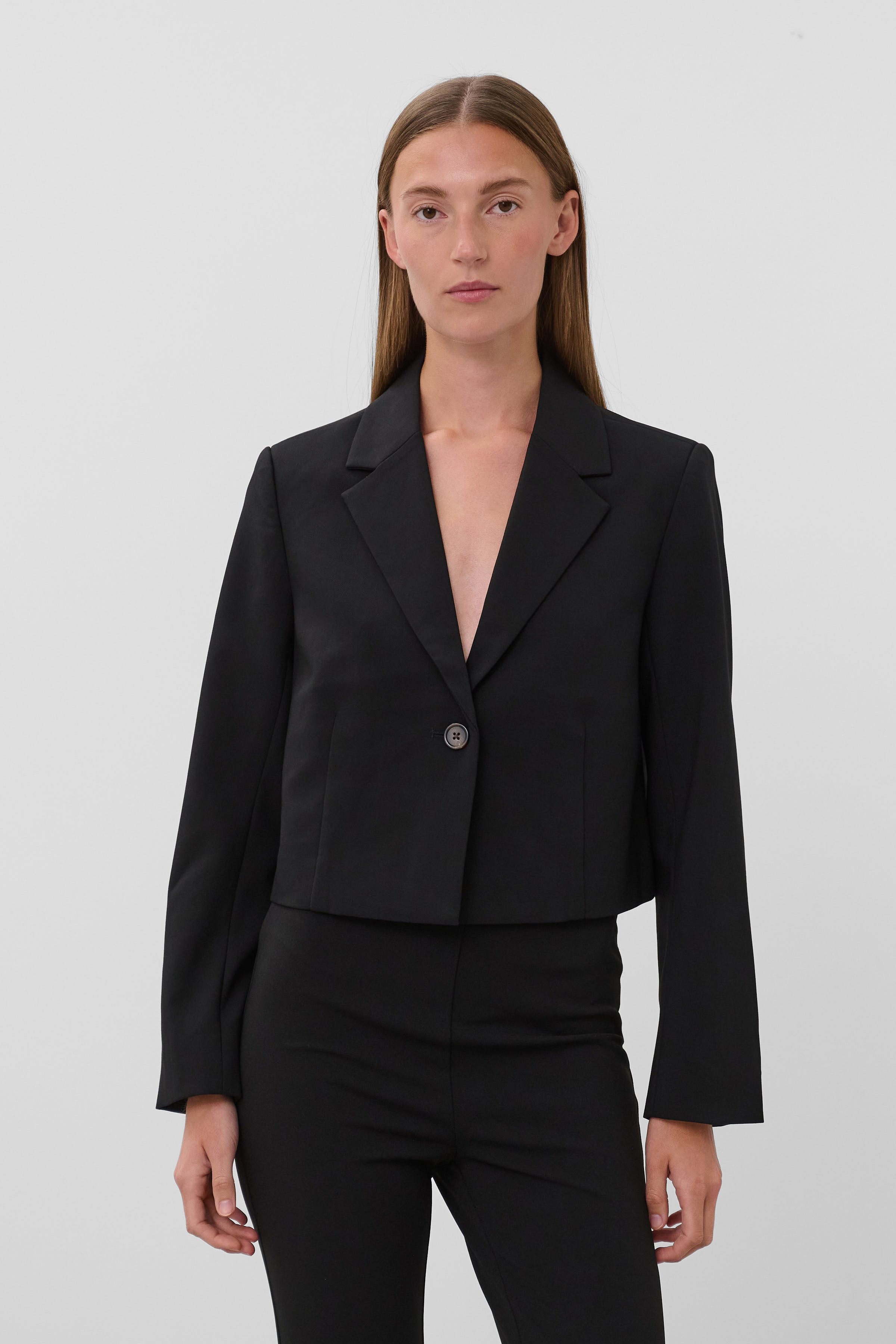 SLCorinne Cropped Blazer LOOKBOOK FRONT 30407631-194008