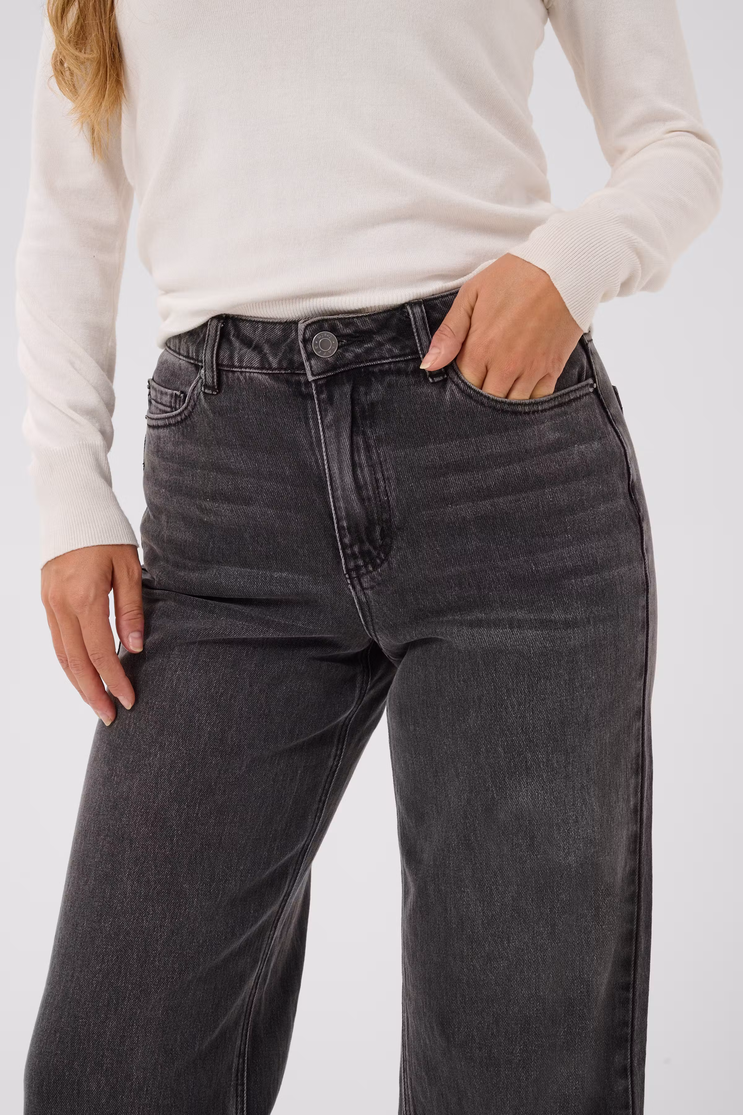 KAmeadow Straight Jeans LOOKBOOK DETAIL 10510712-108531