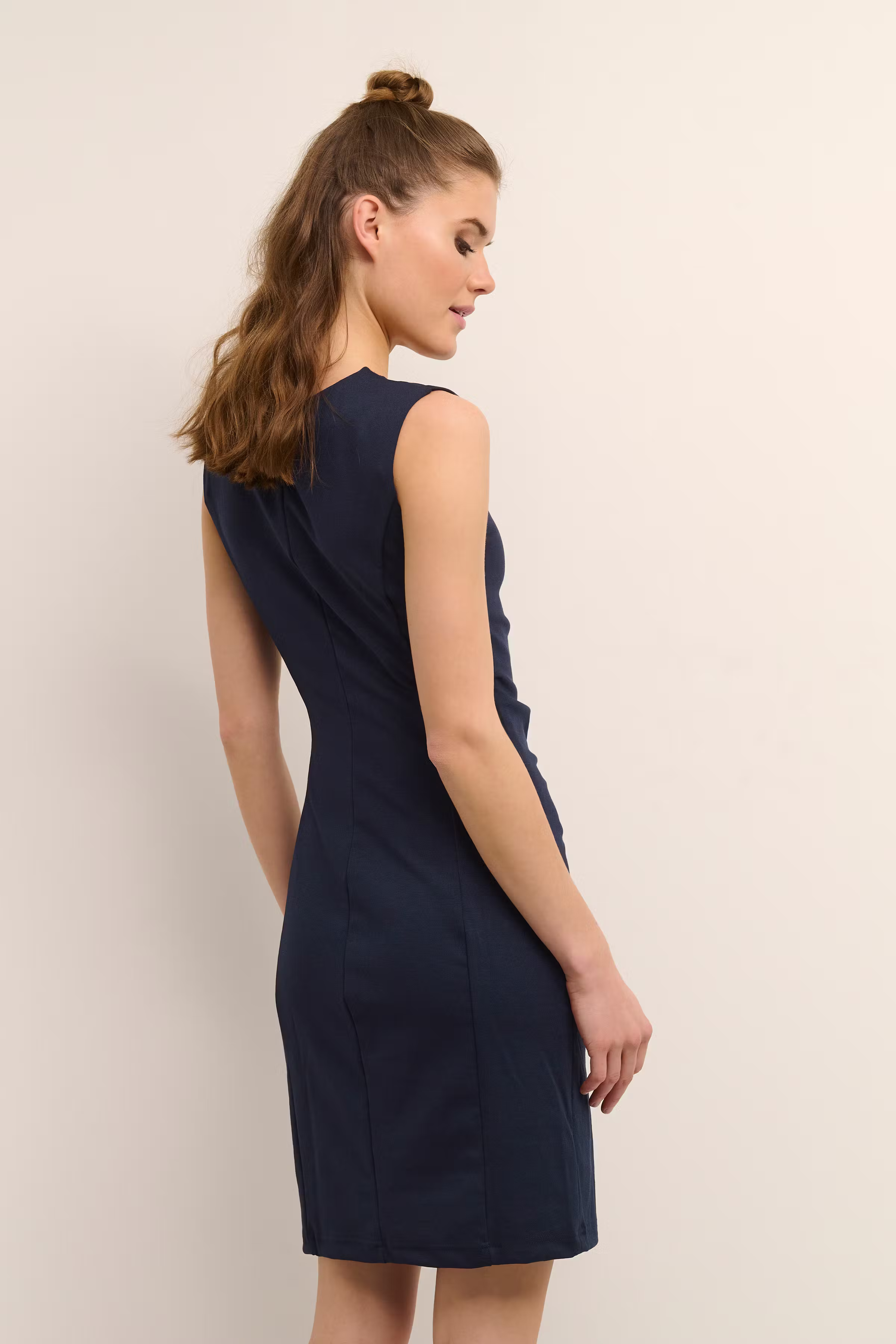 India Kjole LOOKBOOK BACK 10500854-52737