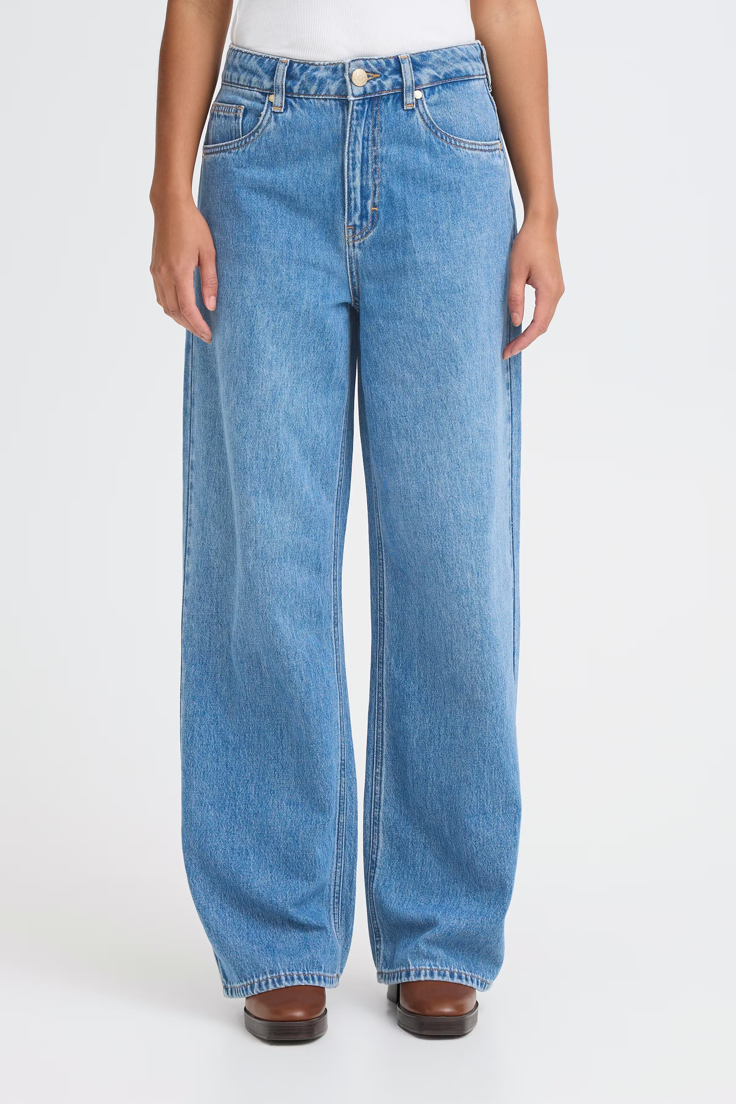 PZAPRIL UHW JEANS WIDE LEG LOOKBOOK FRONT 50210212-200005