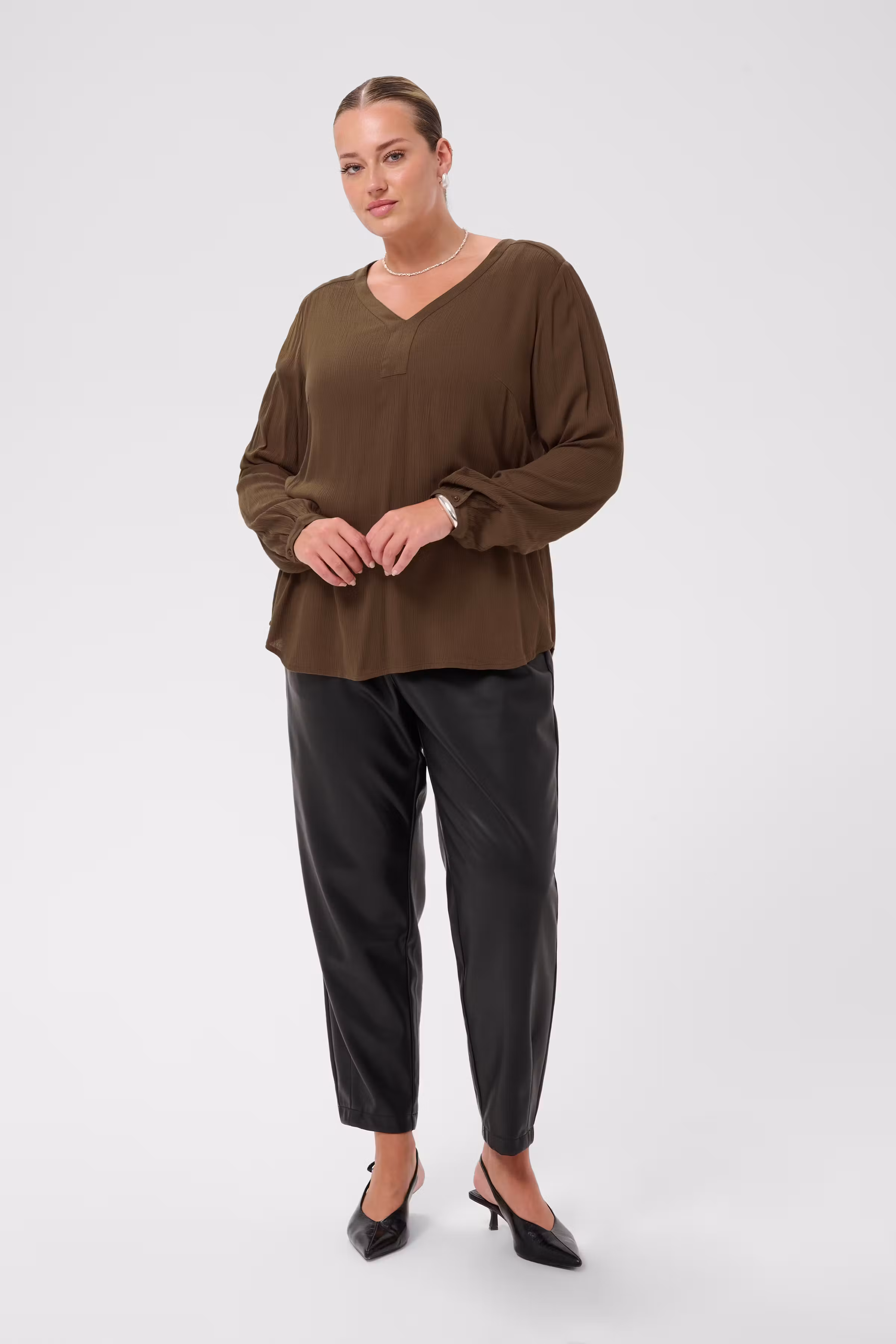 KCami Blouse LOOKBOOK FRONT 10580001-191116