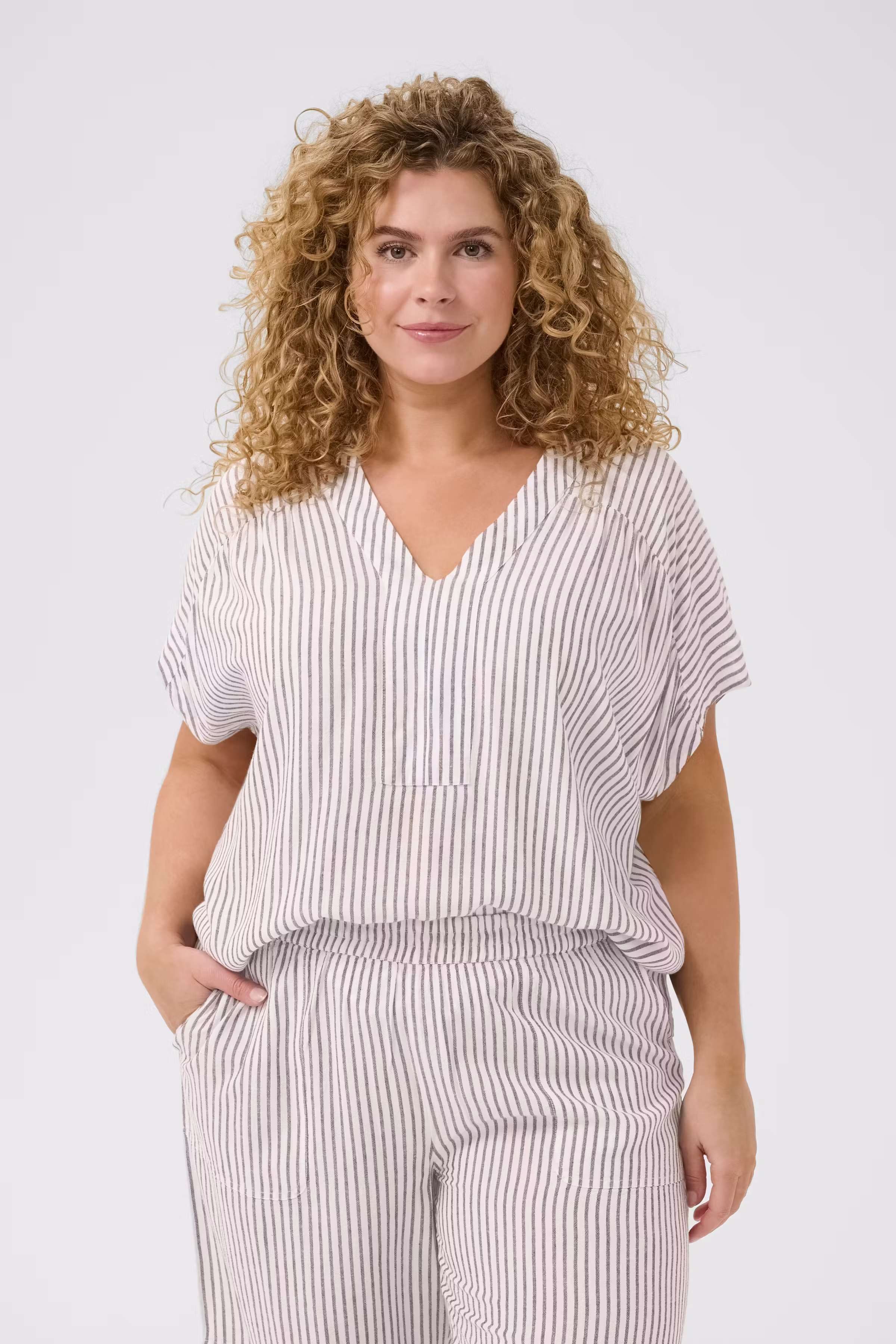 KCmille Leinen Bluse LOOKBOOK FRONT 10583097-107749
