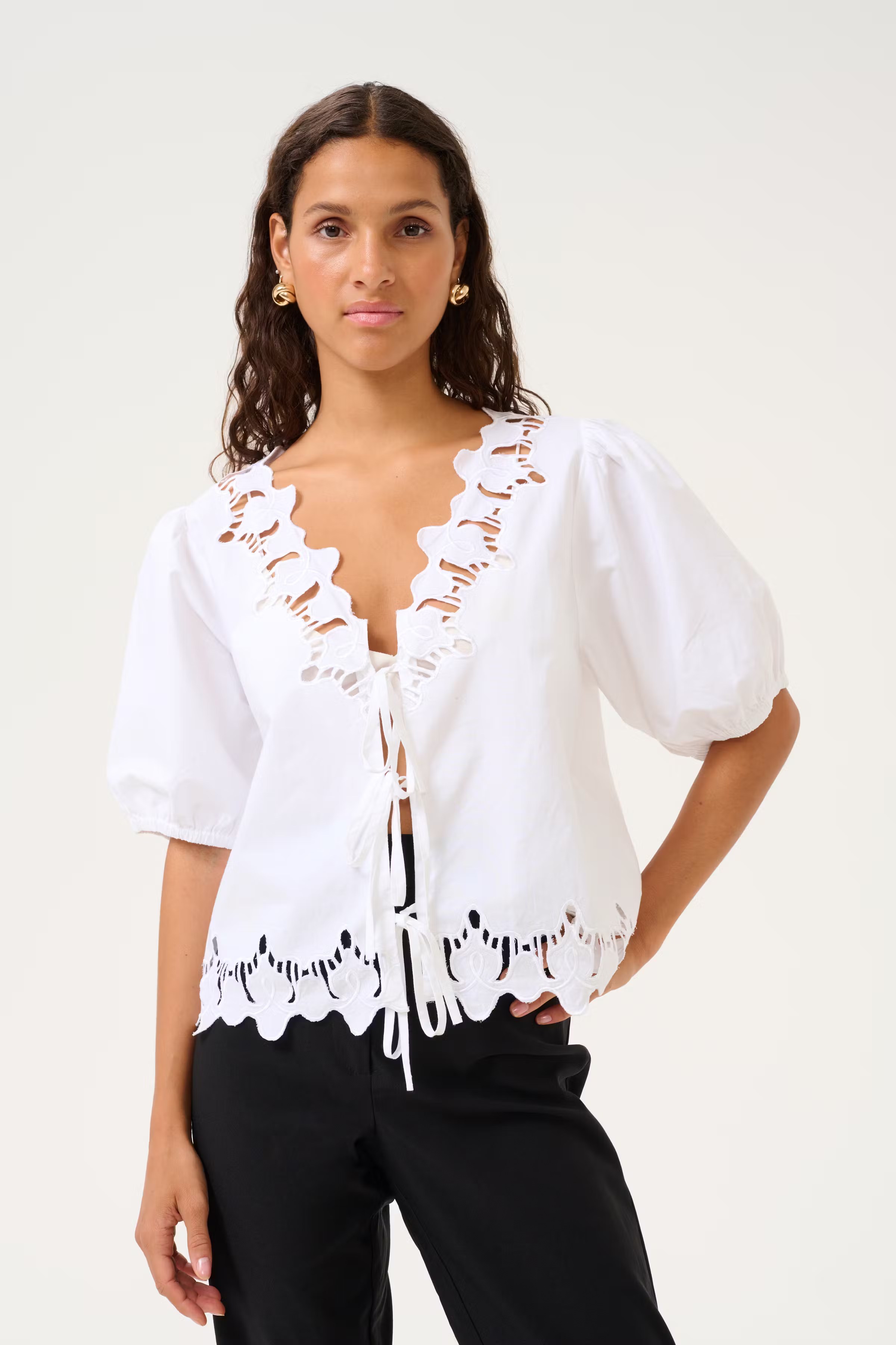 KBVictoria Spitzenbluse LOOKBOOK FRONT 10105455-110601