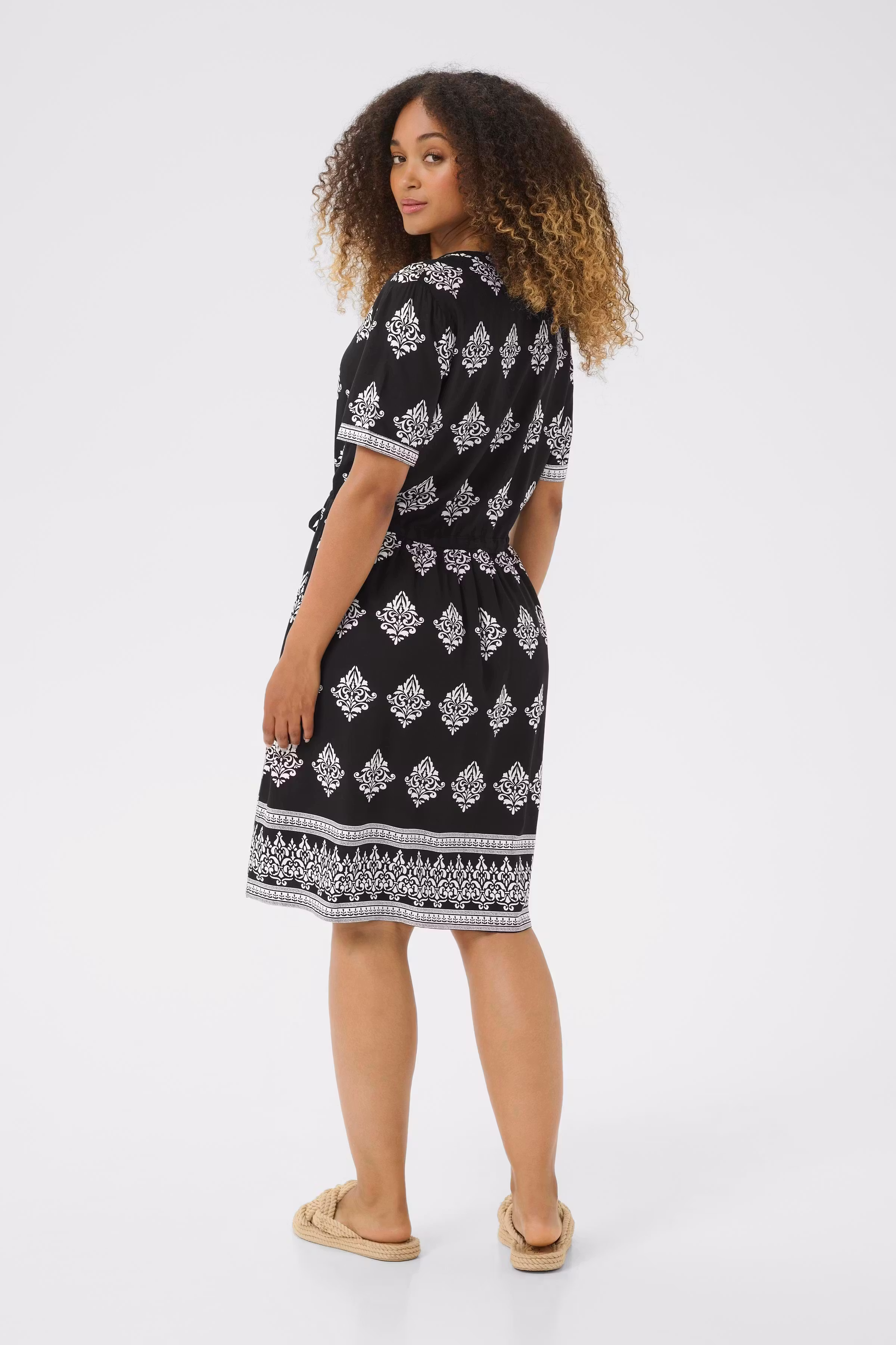 CRTiah Dress LOOKBOOK BACK 10609700-108048