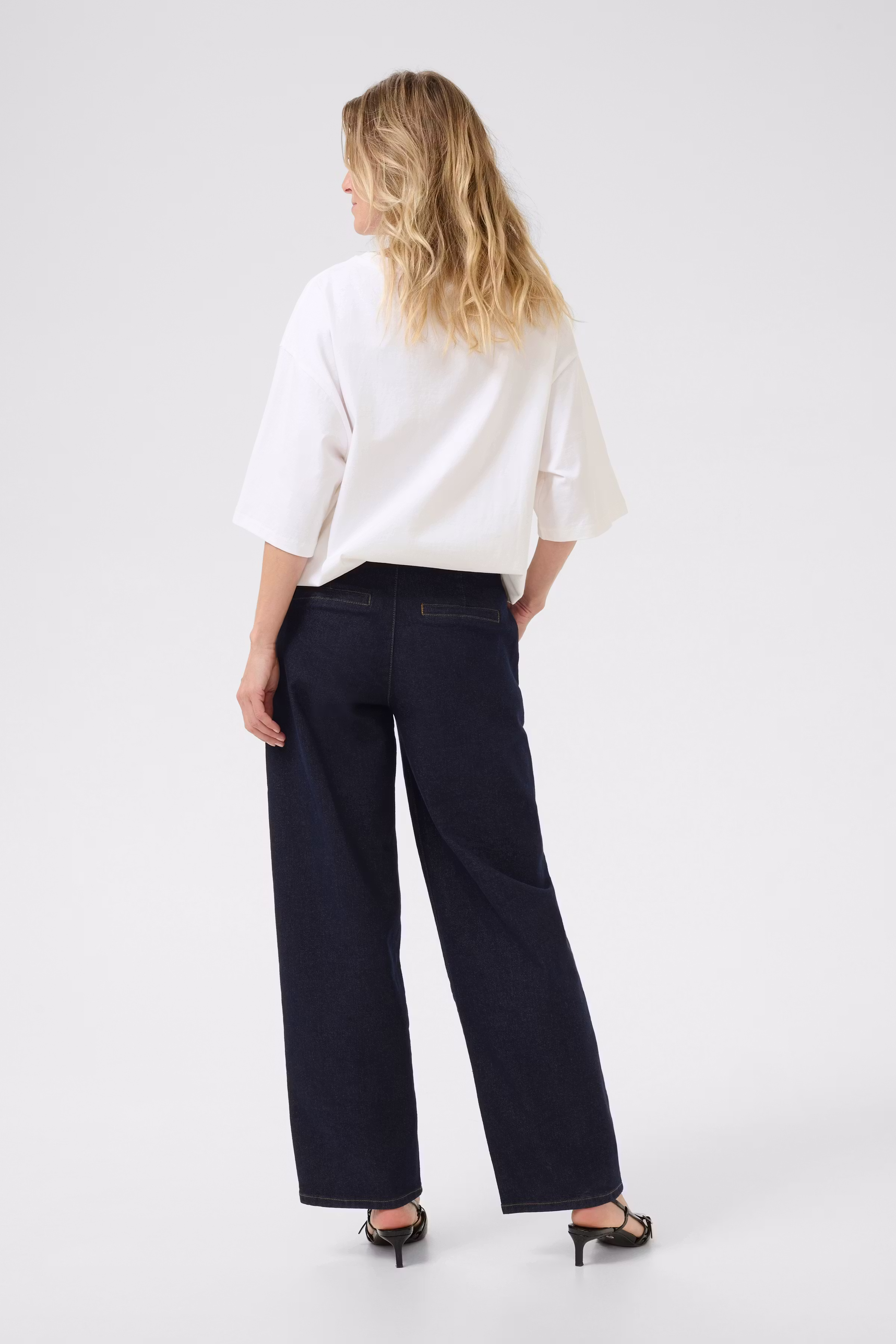 CRVisti Straight Leg Jeans LOOKBOOK BACK 10613942-108126