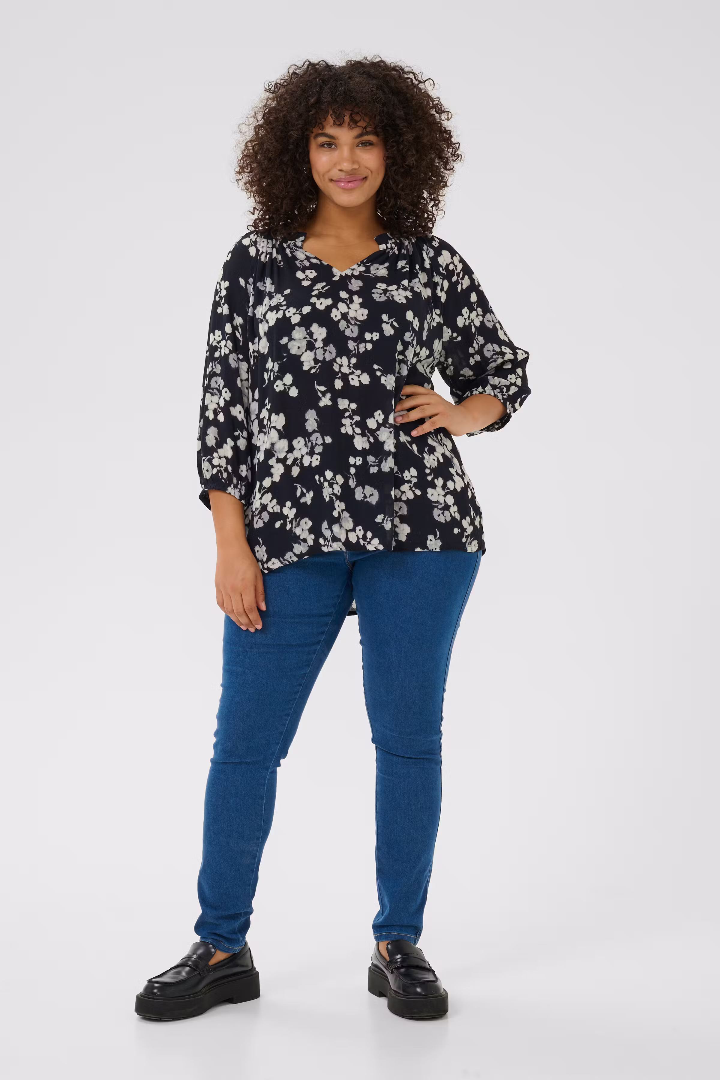 KCtrine Blouse LOOKBOOK FRONT 10583315-106800