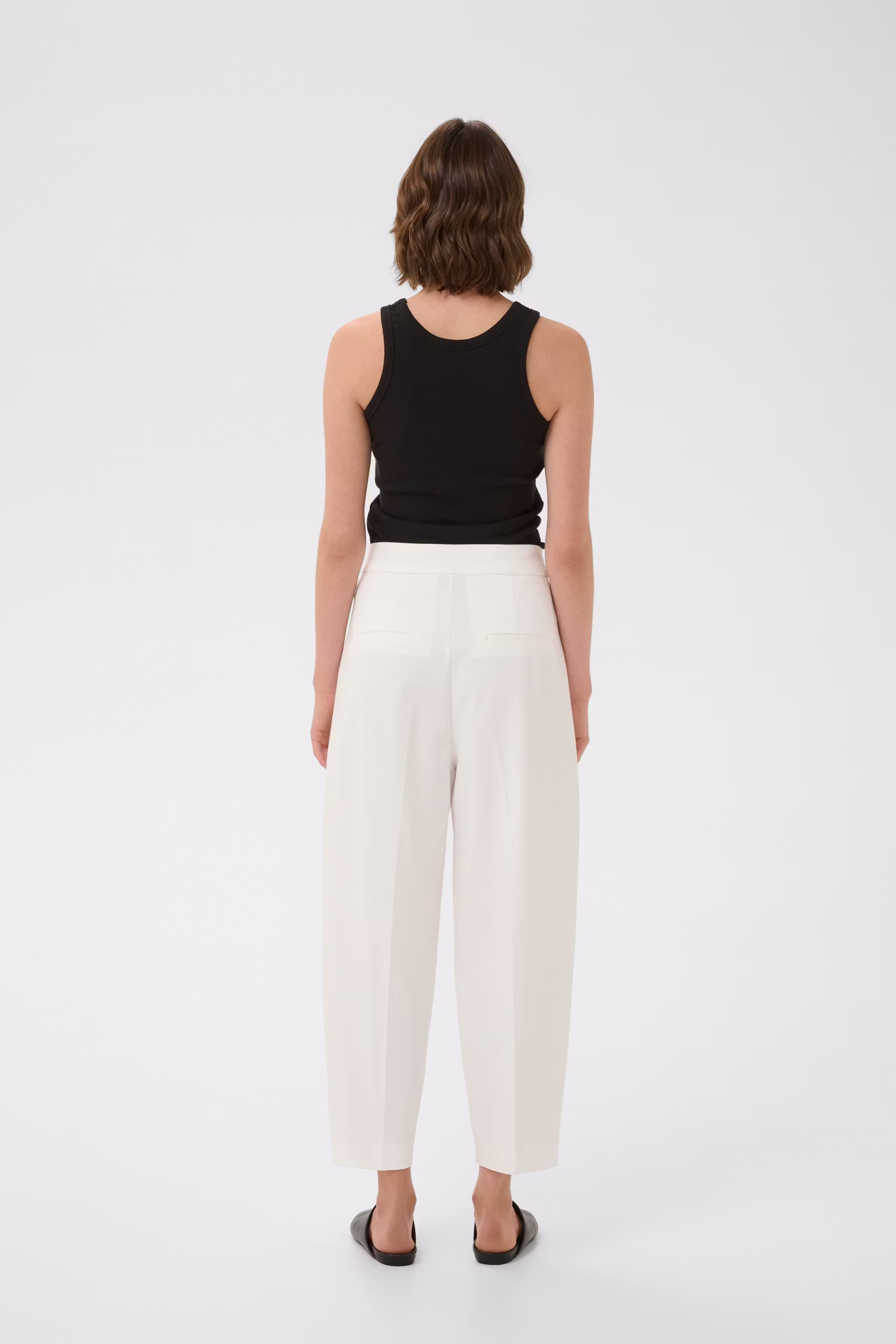 ZellaIW Barrel Trousers LOOKBOOK BACK 30107207-110701