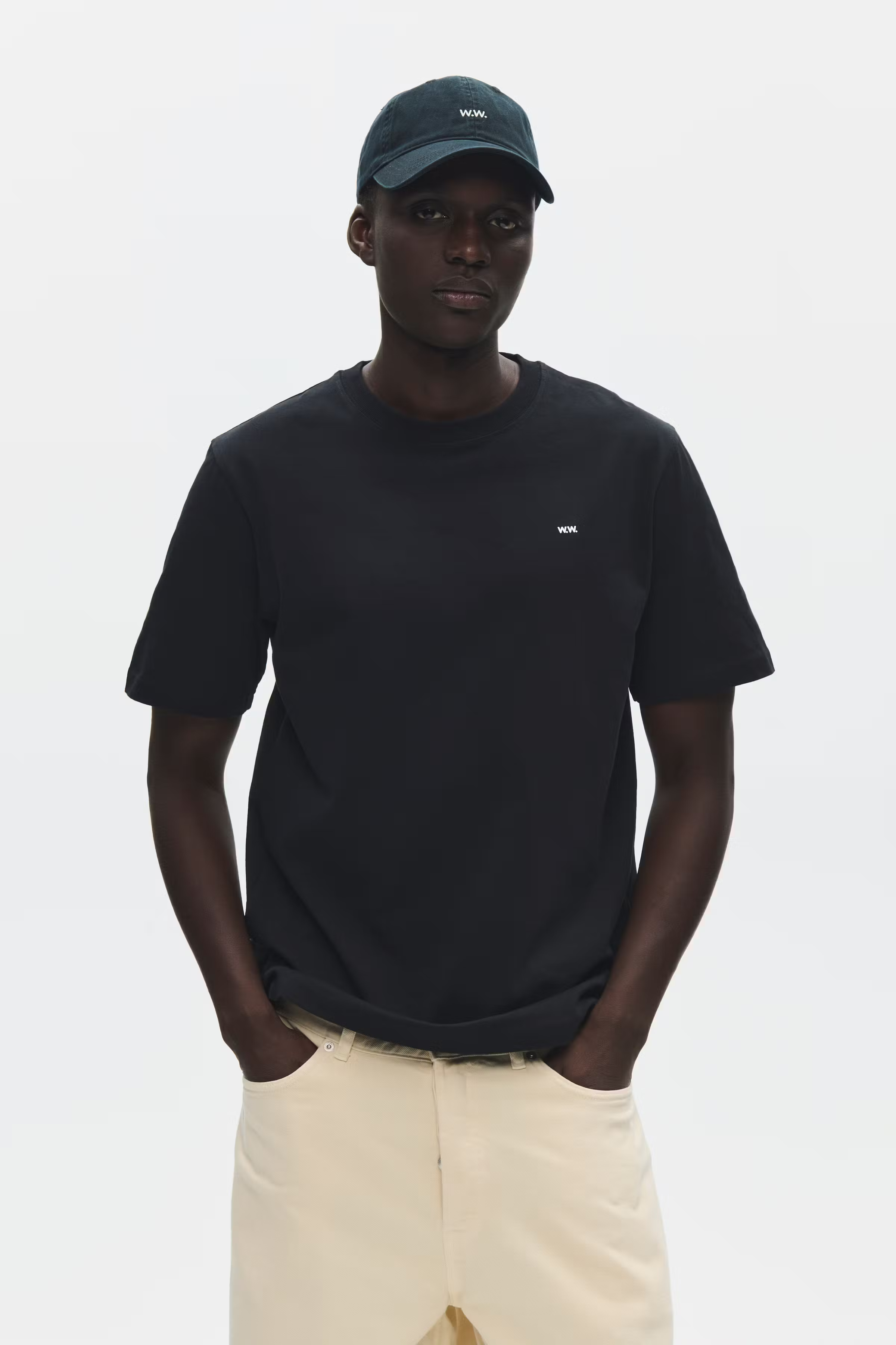 WWEssential T-shirt LOOKBOOK FRONT 30250245-303700