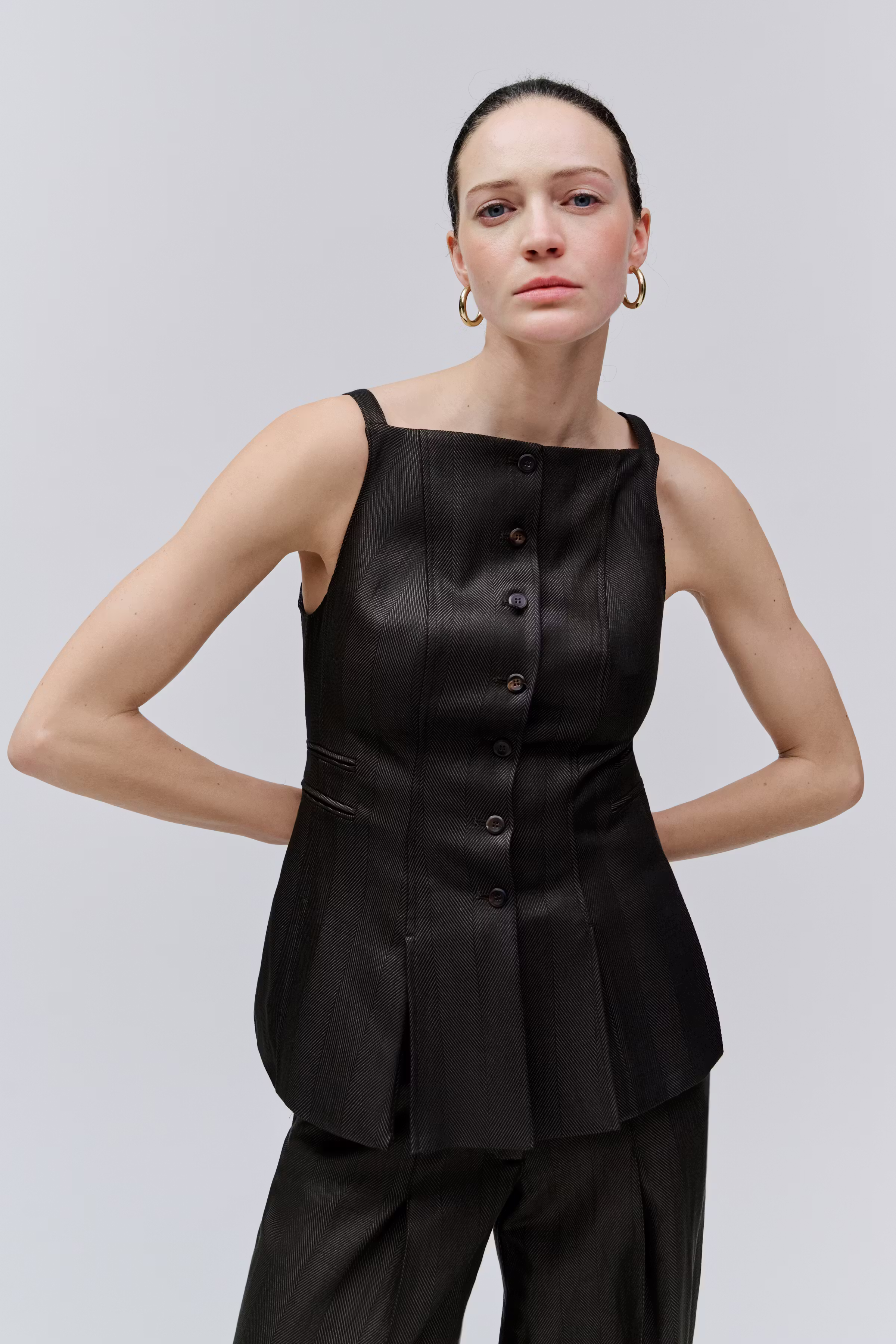 IOJACOBINA VEST LOOKBOOK FRONT 30600710-BR291