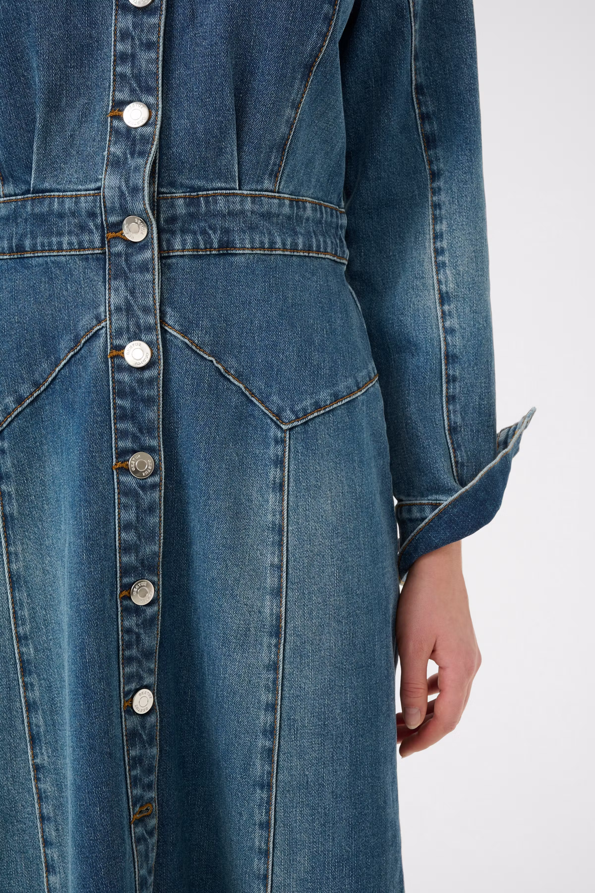 GZviva Denimklänning LOOKBOOK DETAIL 10910823-108303