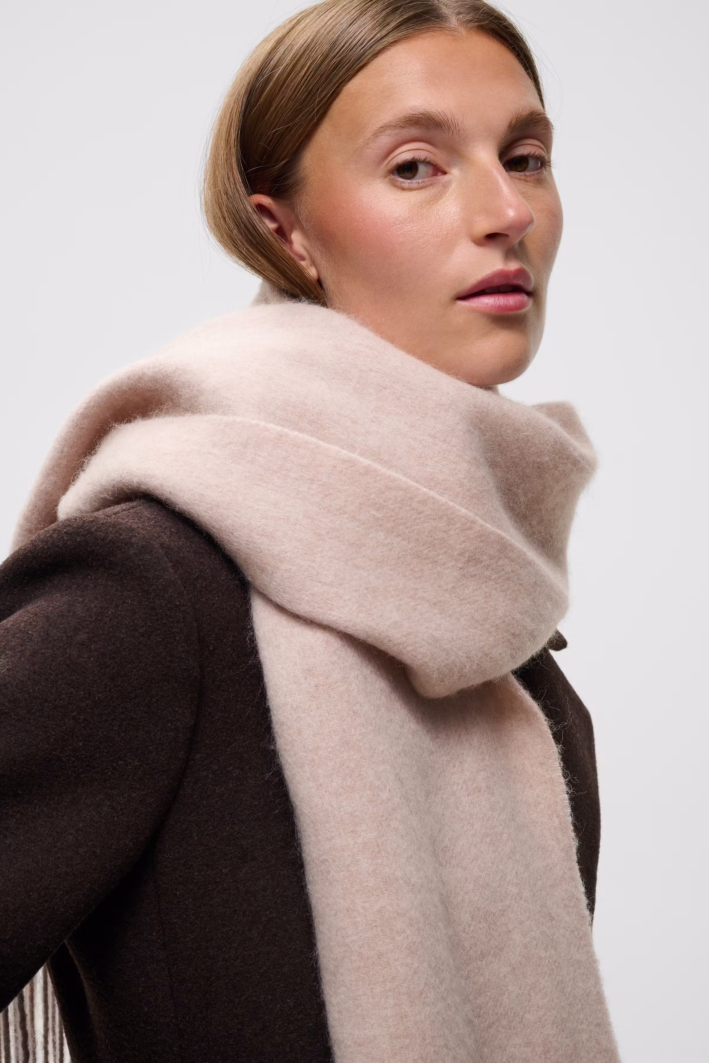 ALLICATEIW Skjerf LOOKBOOK DETAIL 30113063-1304031