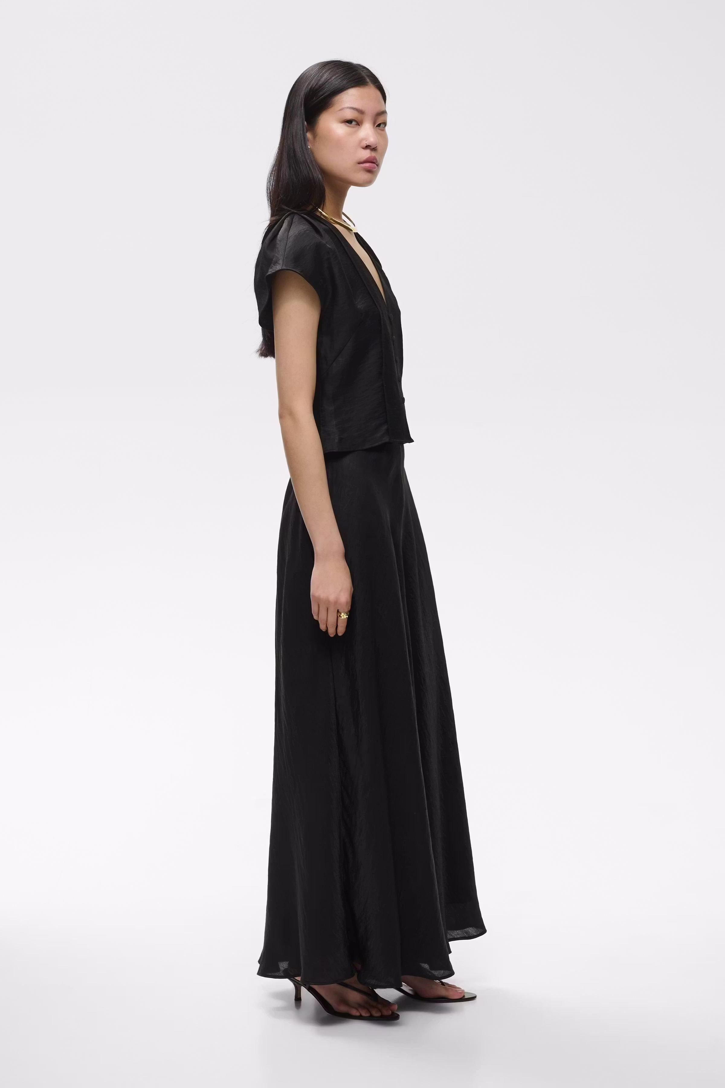 IOSOFIA Skirt LOOKBOOK FRONT 30600651-BK999