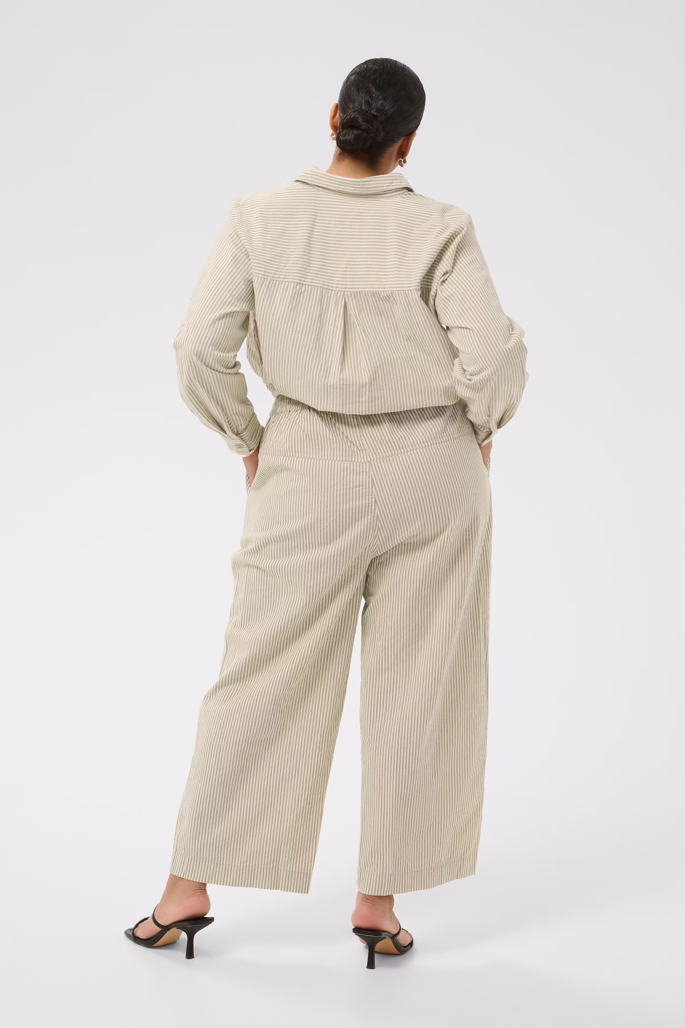 KCnana Hose LOOKBOOK BACK 10583312-107706