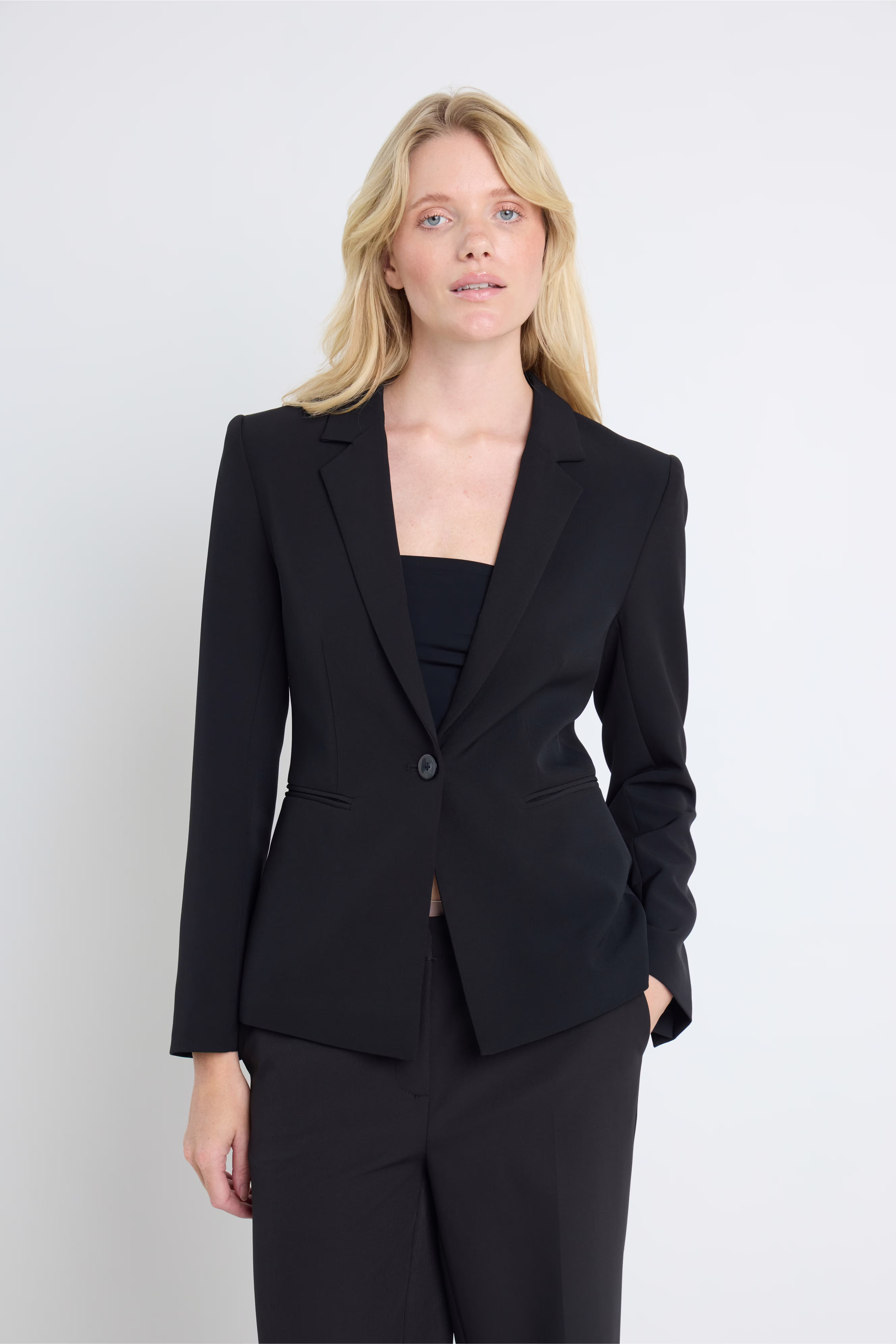 LexiIH Blazer LOCATION NONE 20112607-194008