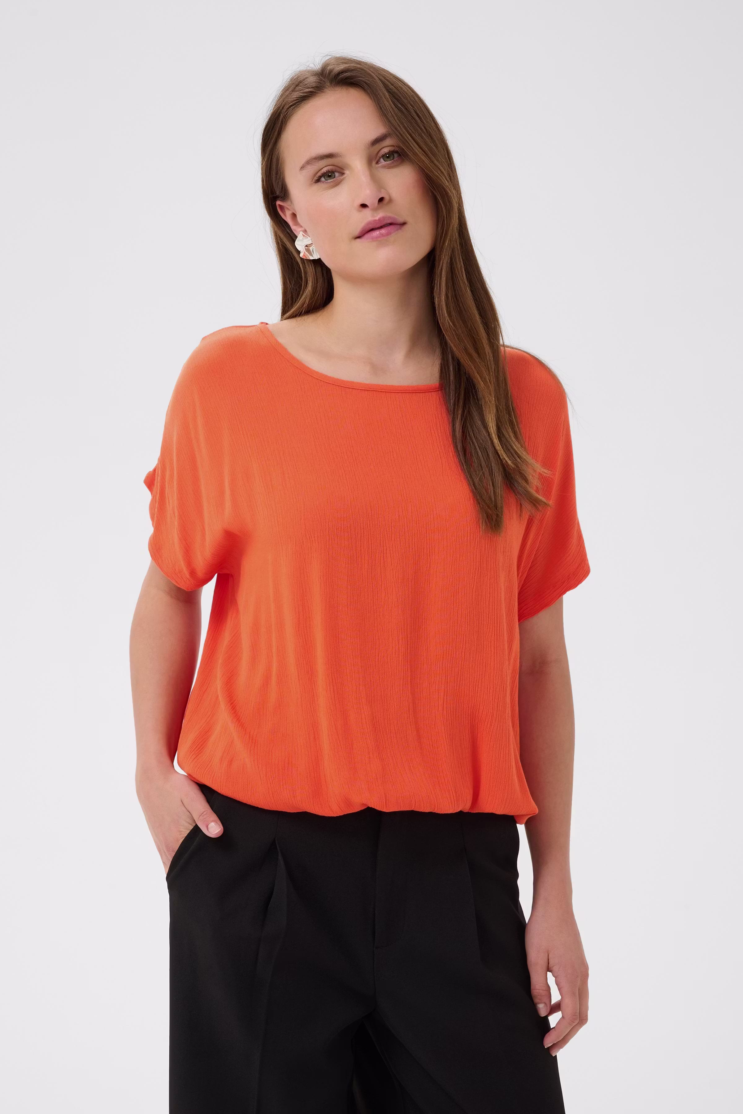 Amber Blouse LOOKBOOK FRONT 10500781-171456