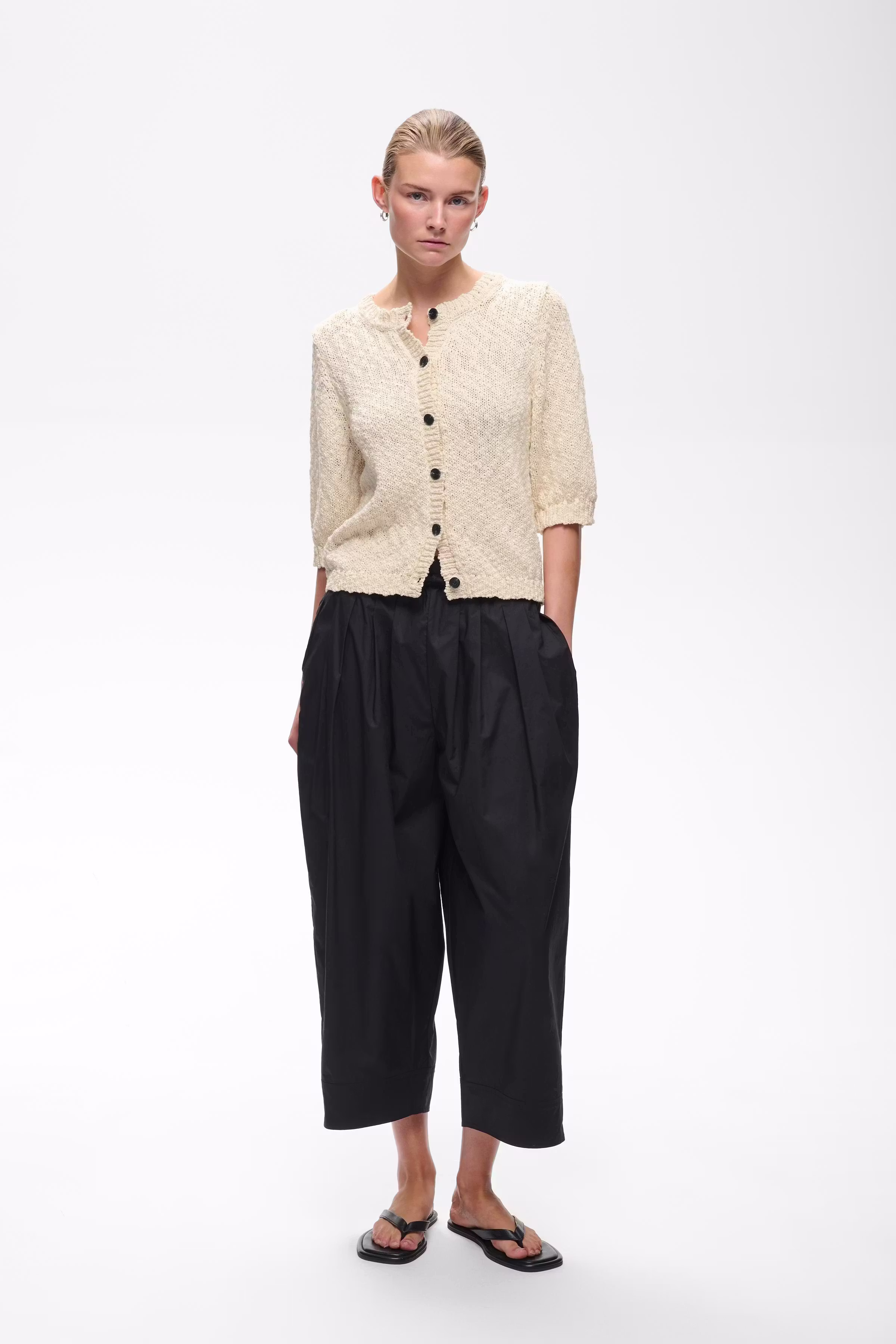 DAFNEIW Cardigan LOOKBOOK FRONT 30112673-120601