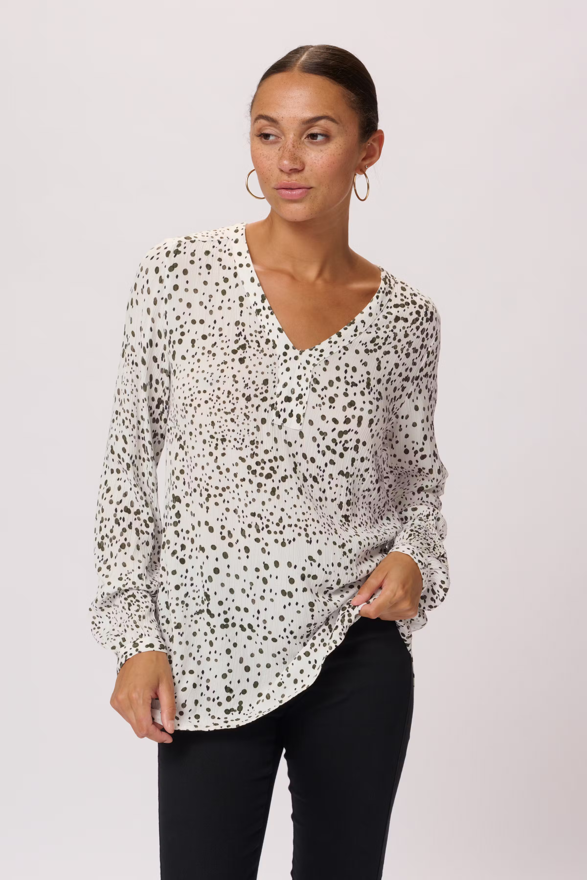 KAdebra Bluse LOOKBOOK FRONT 10505365-101210