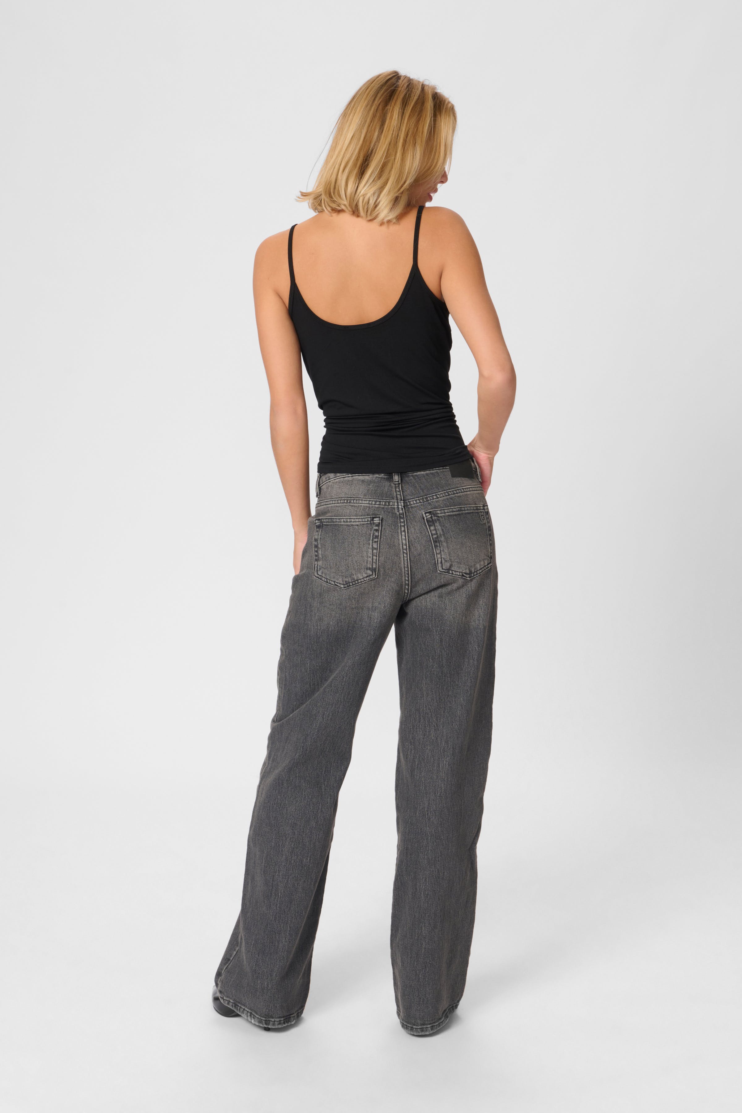 17 THE MODAL TOP LOOKBOOK BACK 10703599-100031