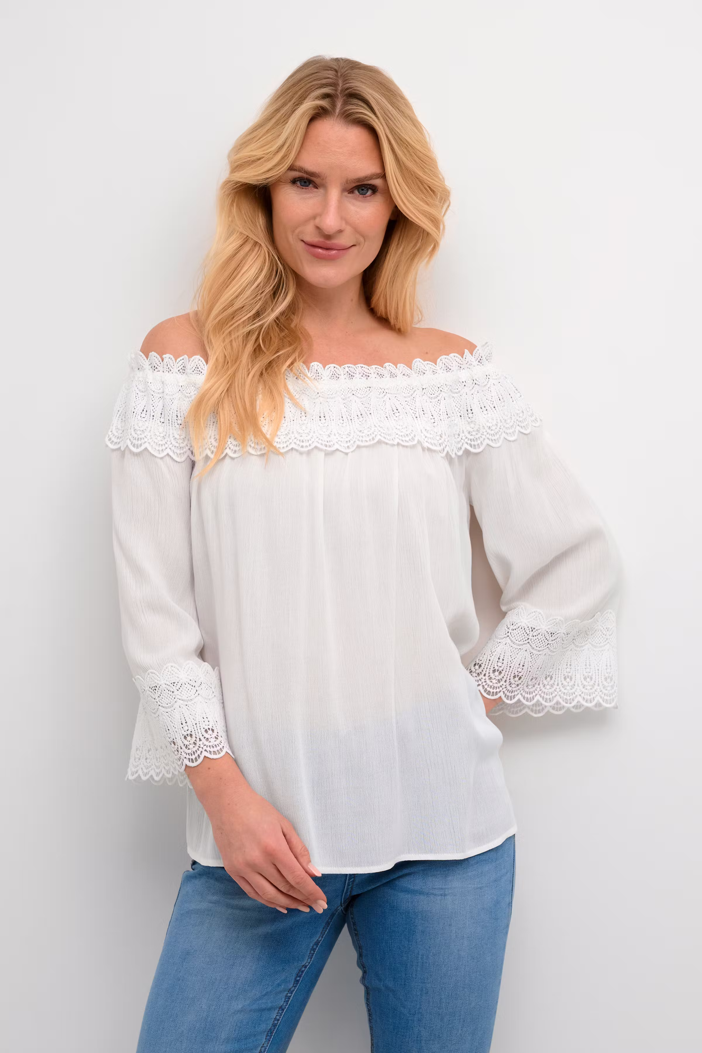 CRBea Blouse LOOKBOOK FRONT 10608022-110602