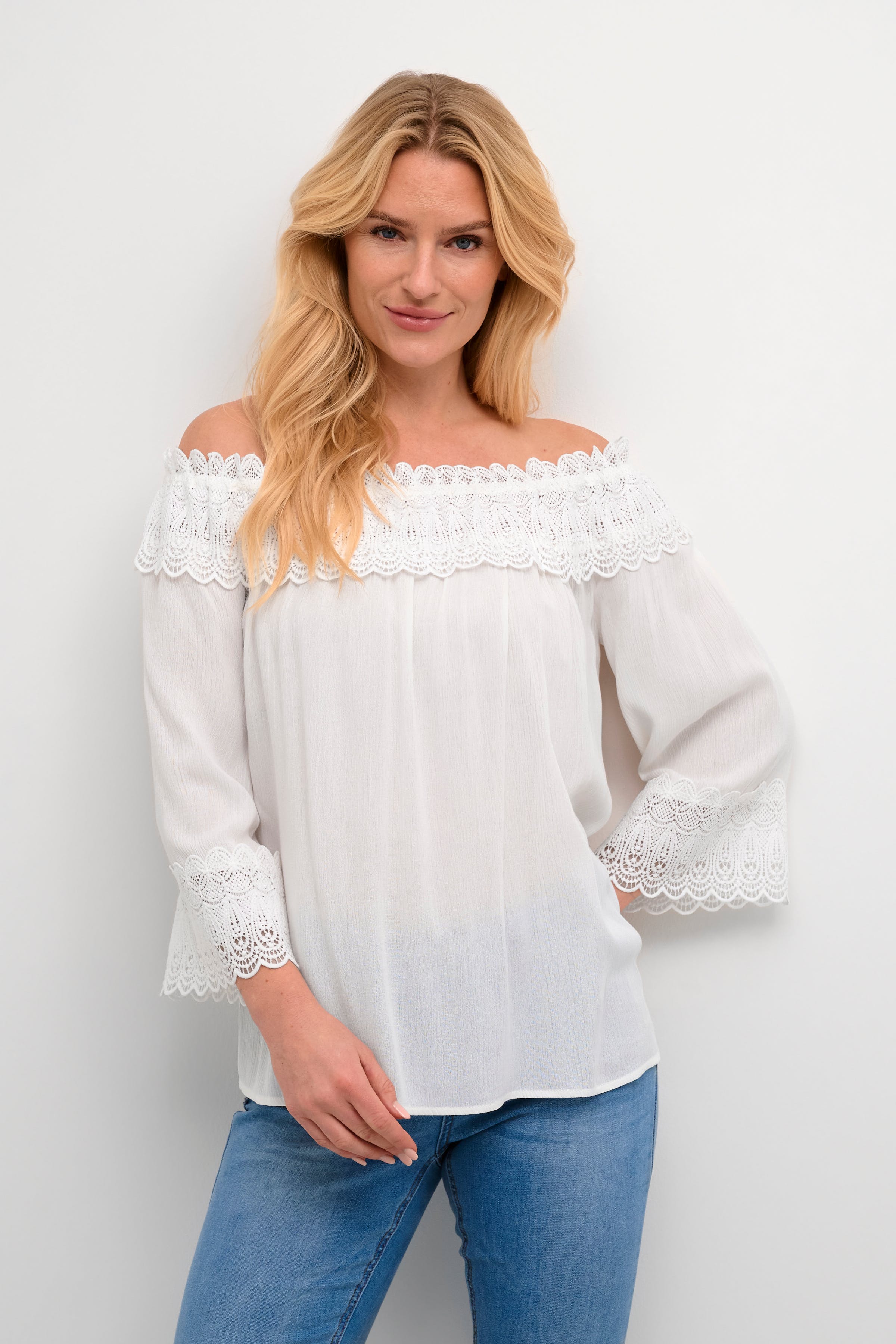 CRBea Blouse LOOKBOOK FRONT 10608022-110602