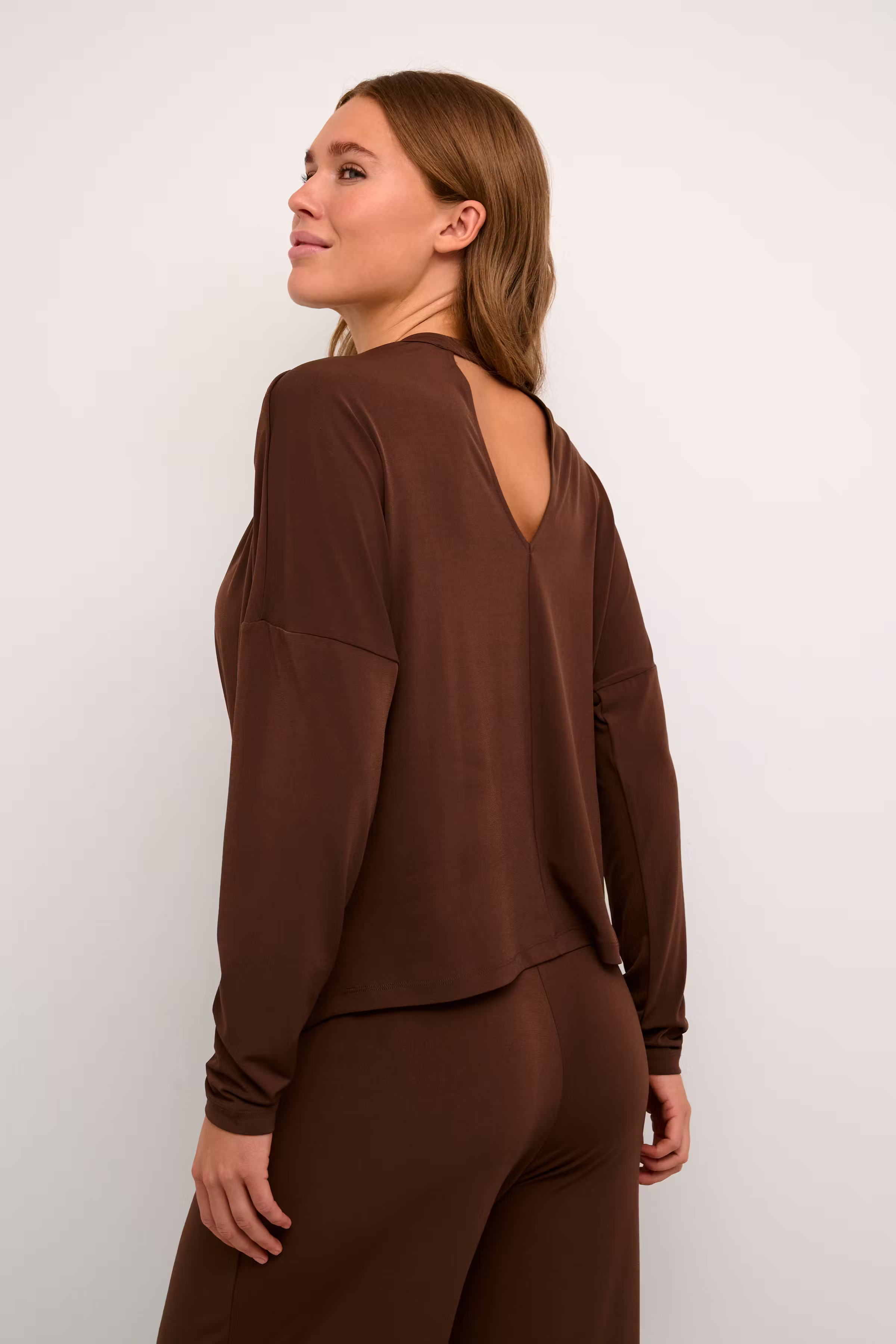 BPlovina Bluse LOOKBOOK BACK 10590719-191218B