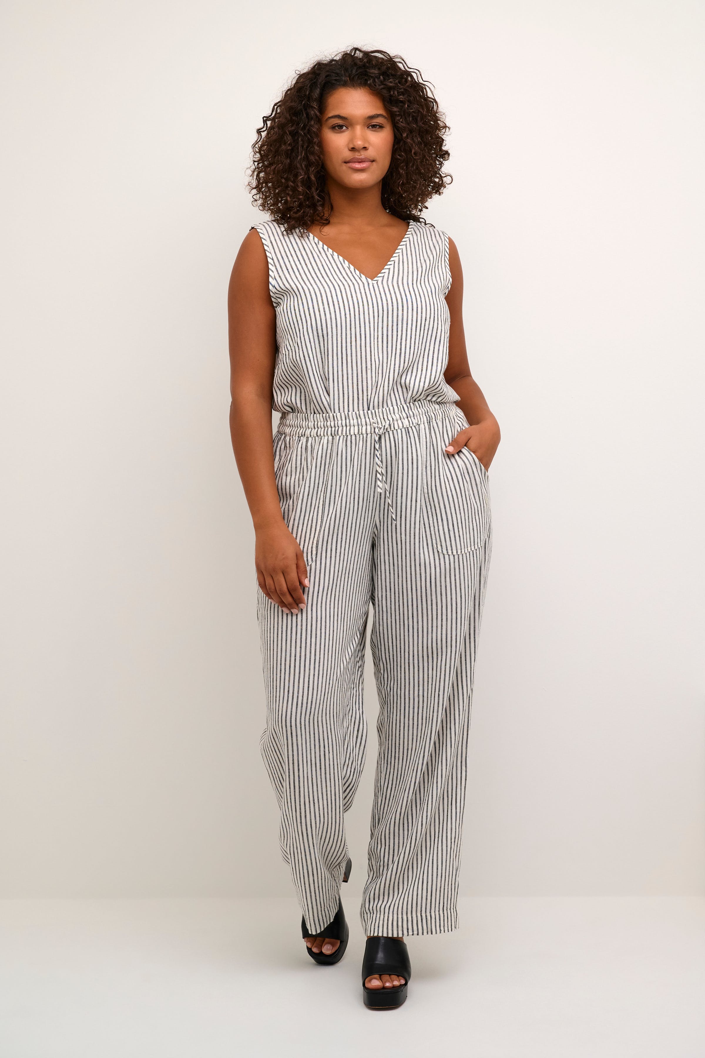 KCmille Linen Trousers LOOKBOOK FRONT 10582220-105465