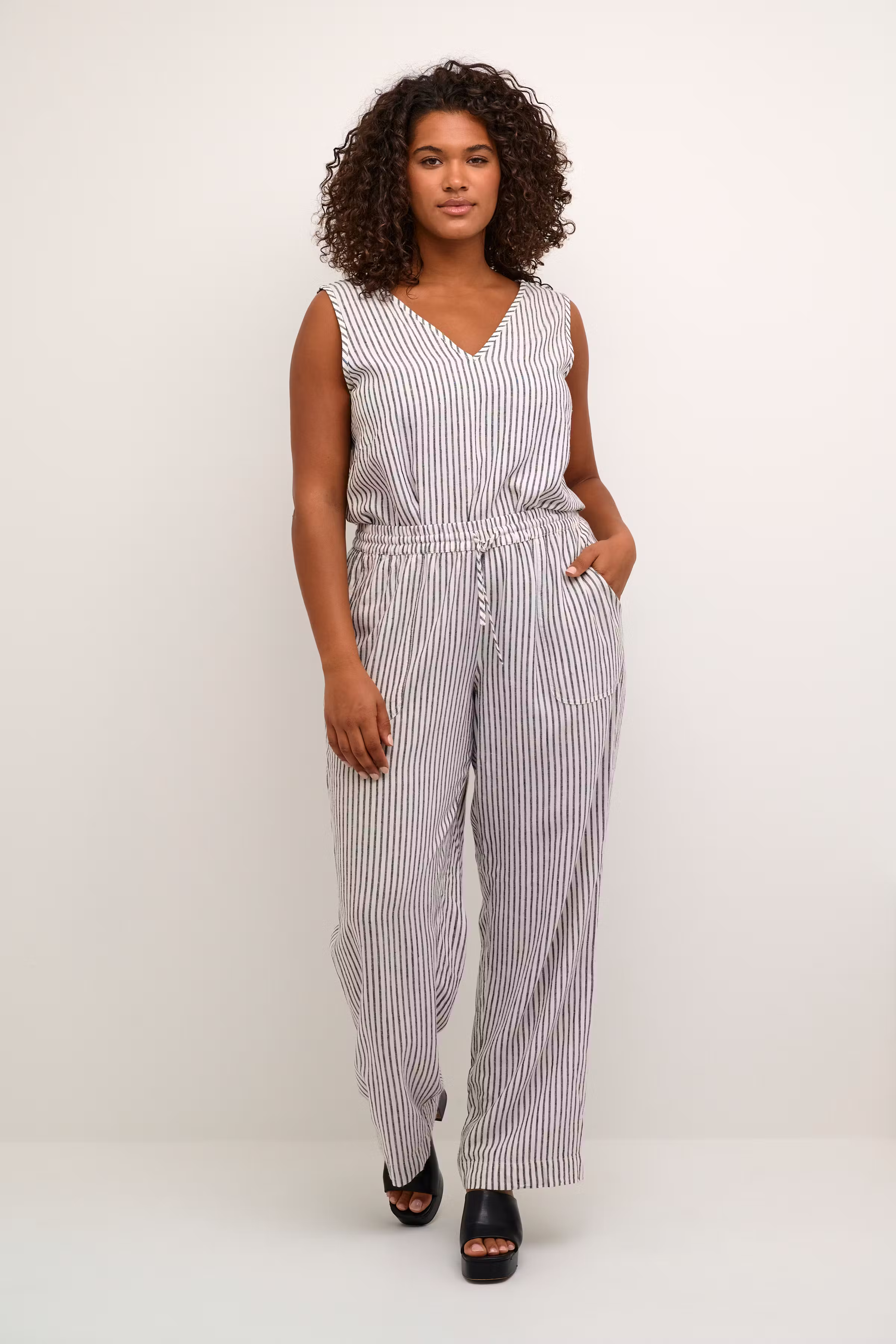 KCmille Linen Trousers LOOKBOOK FRONT 10582220-105465