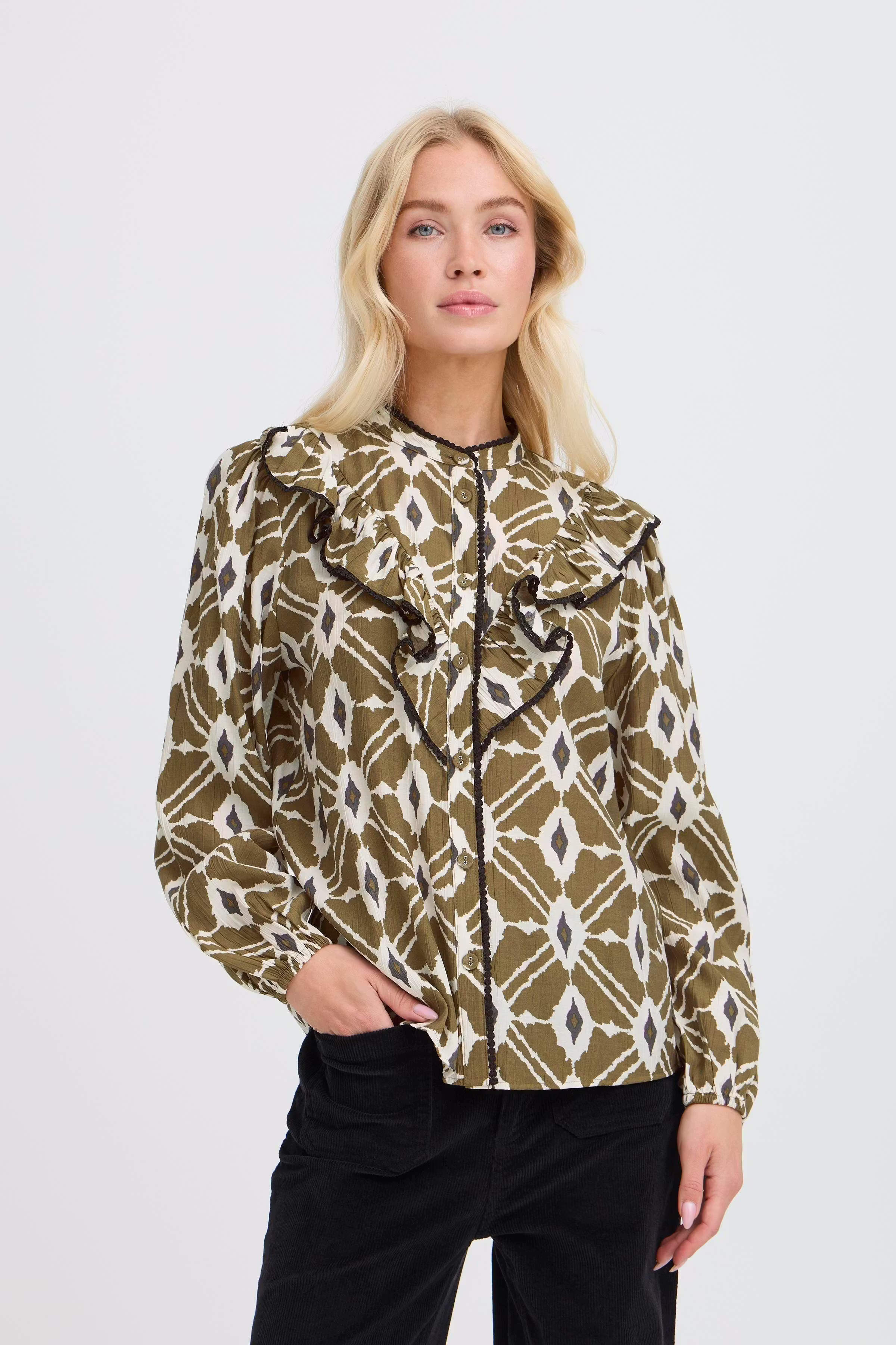 BYINABA Skjorte LOOKBOOK FRONT 20818167-900002207