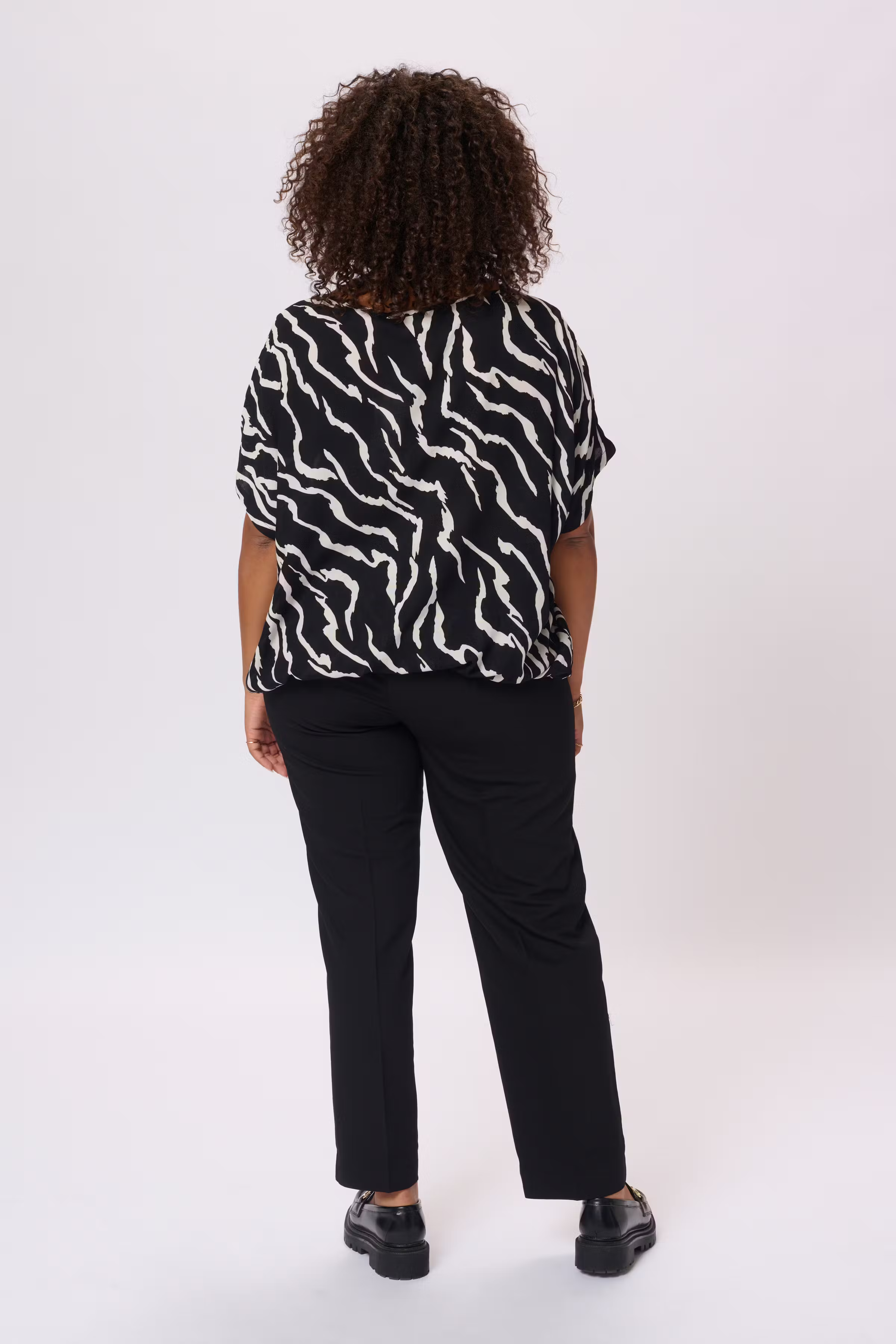 KCsonna Blouse LOOKBOOK BACK 10581446-103939