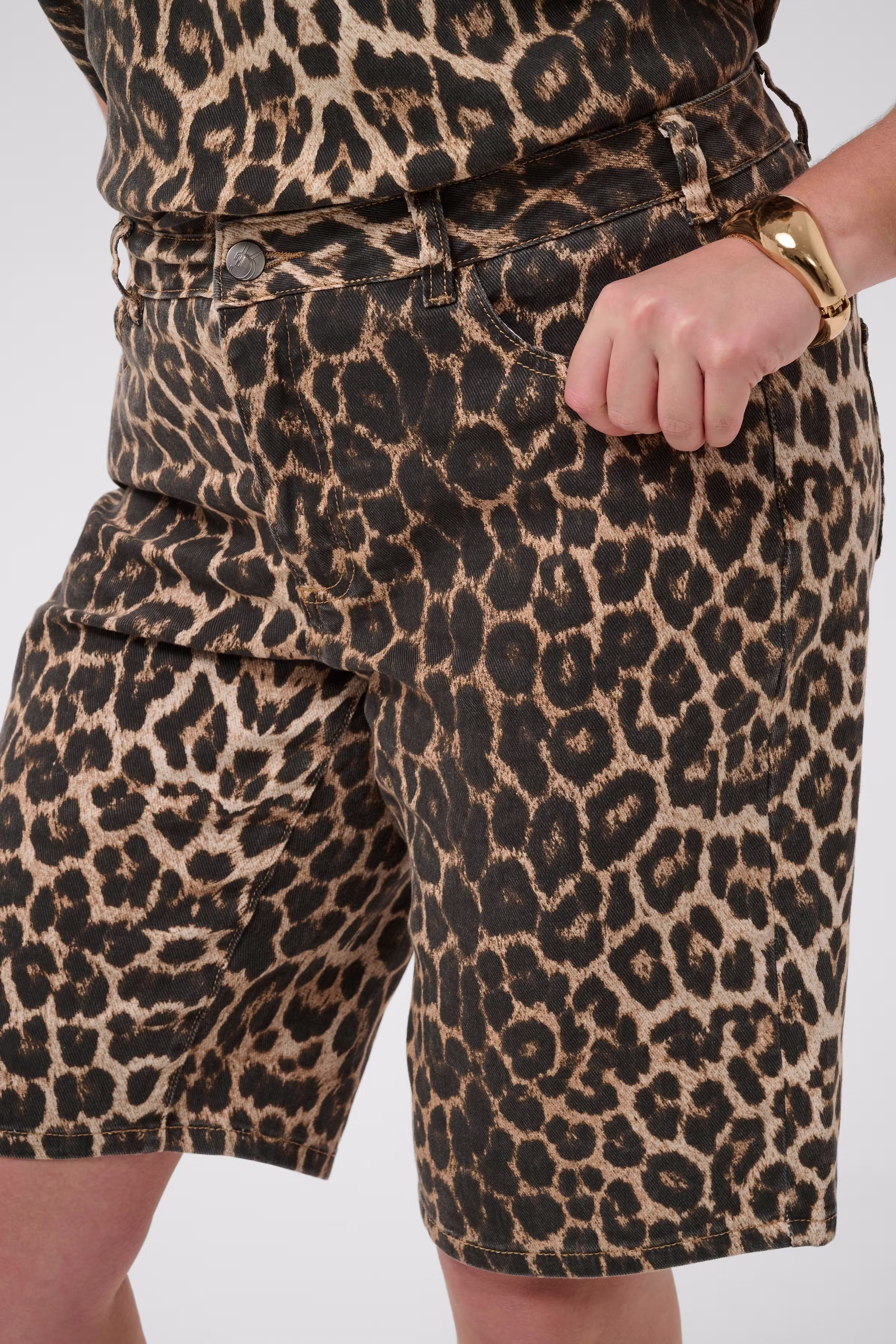 KCjessa Shorts LOOKBOOK DETAIL 10584621-1000266