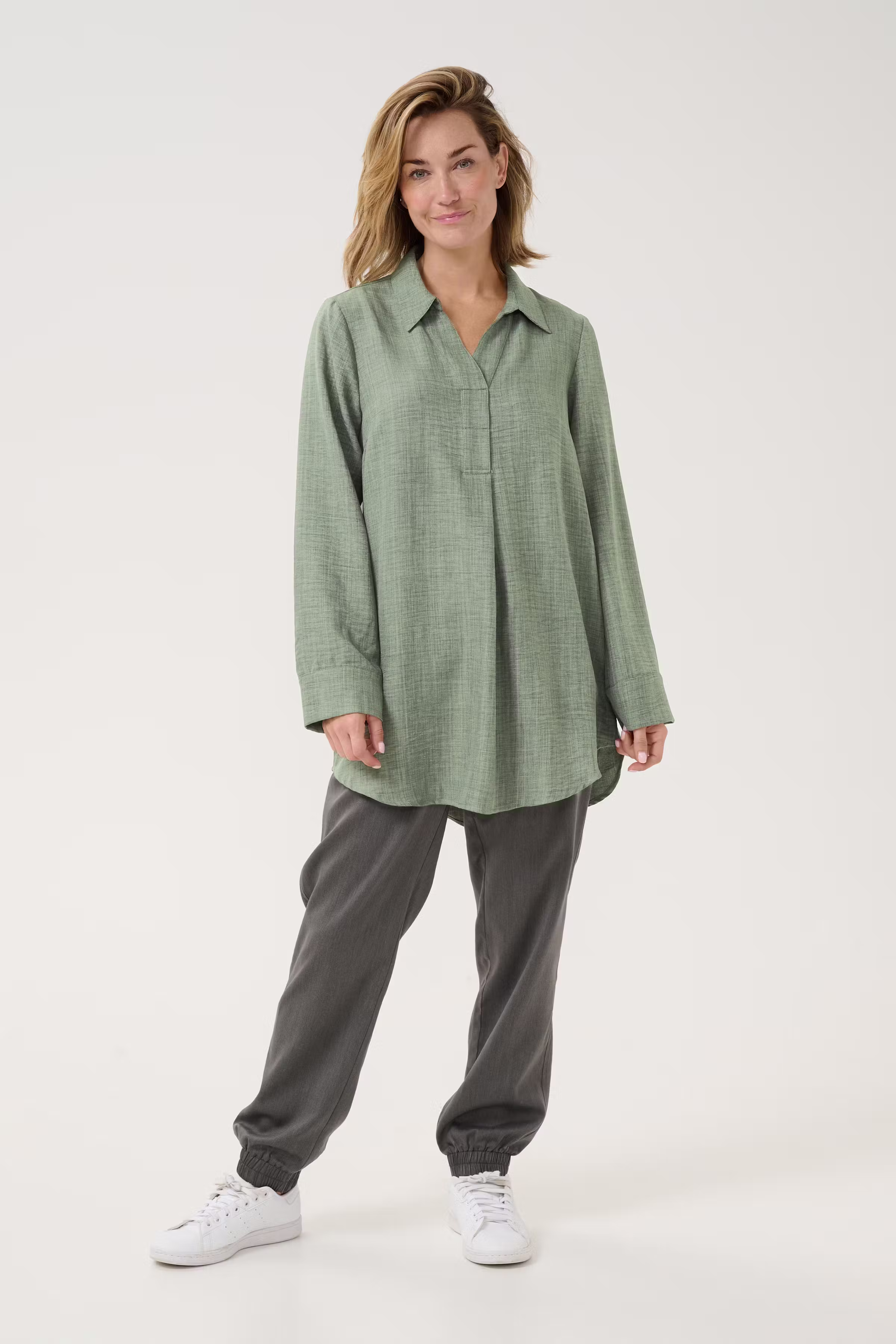 BPoda Tunic LOOKBOOK FRONT 10590802-107109B
