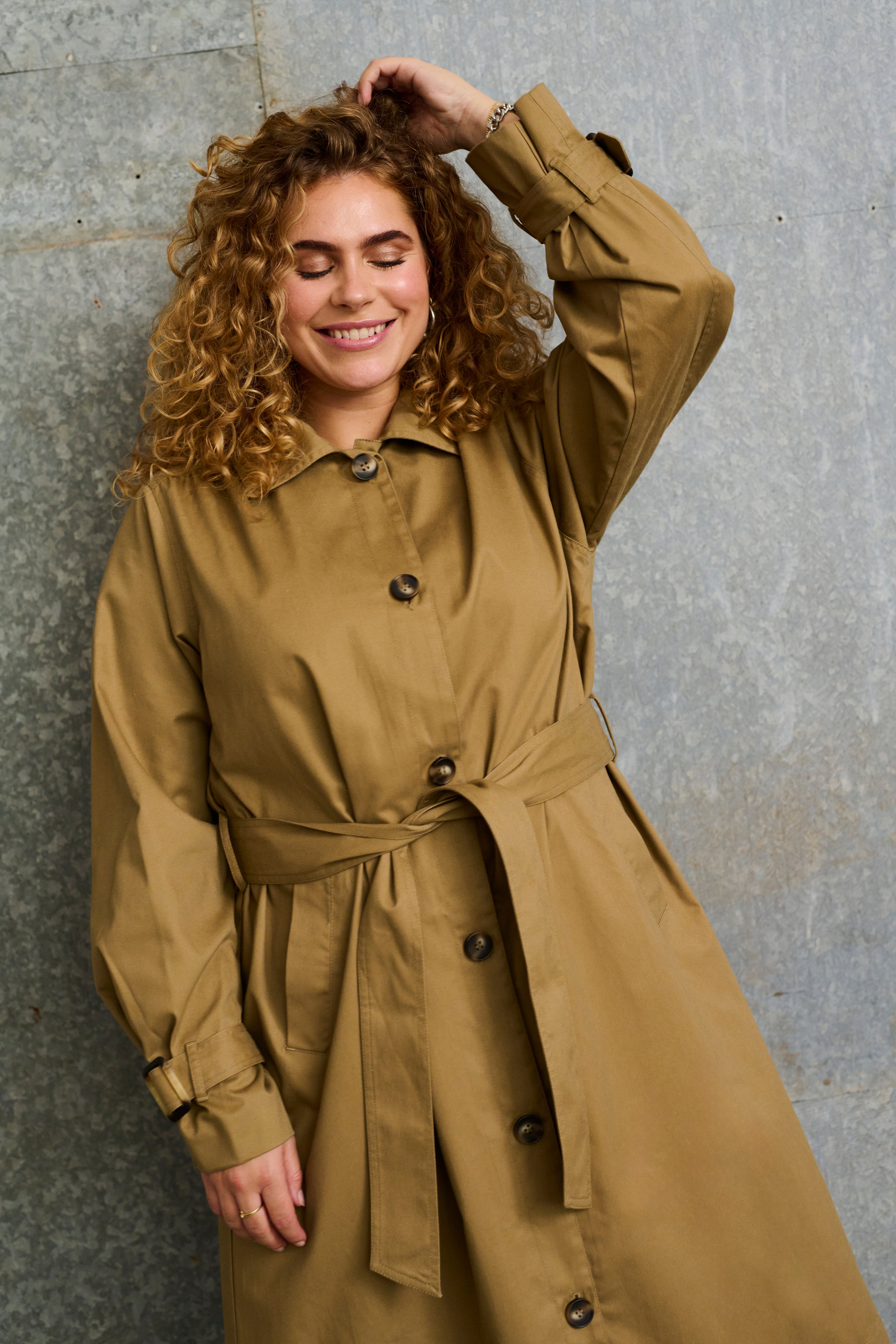 KChella Trenchcoat LOCATION NONE 10582370-171115