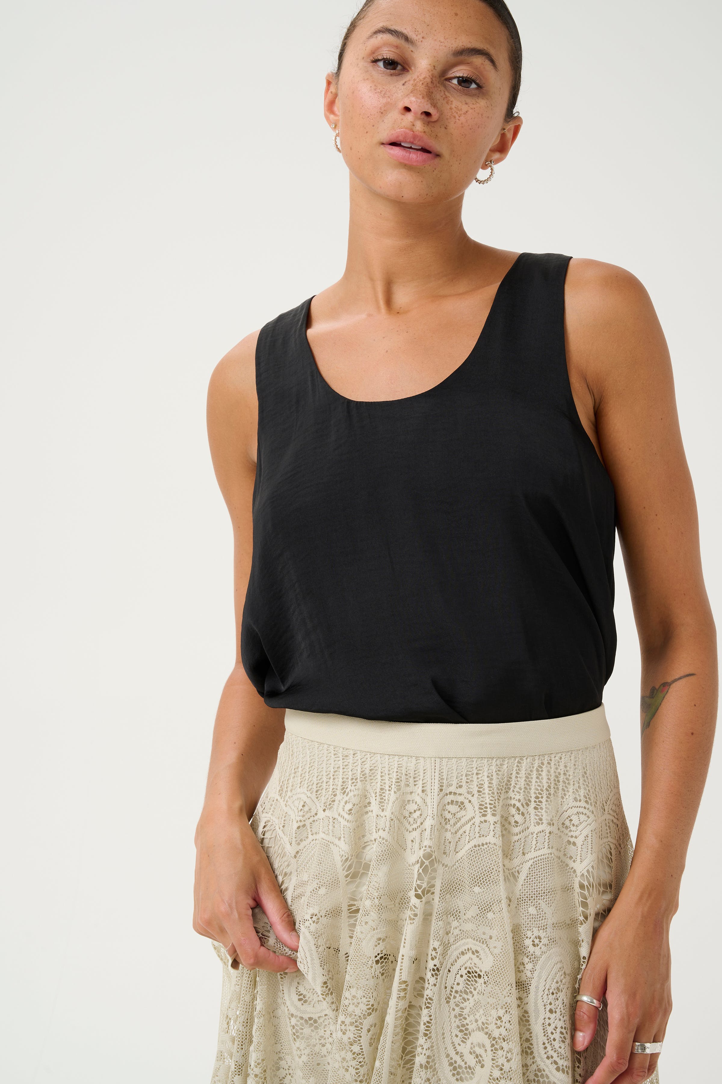 KAallie Blouse LOOKBOOK DETAIL 10509832-100121