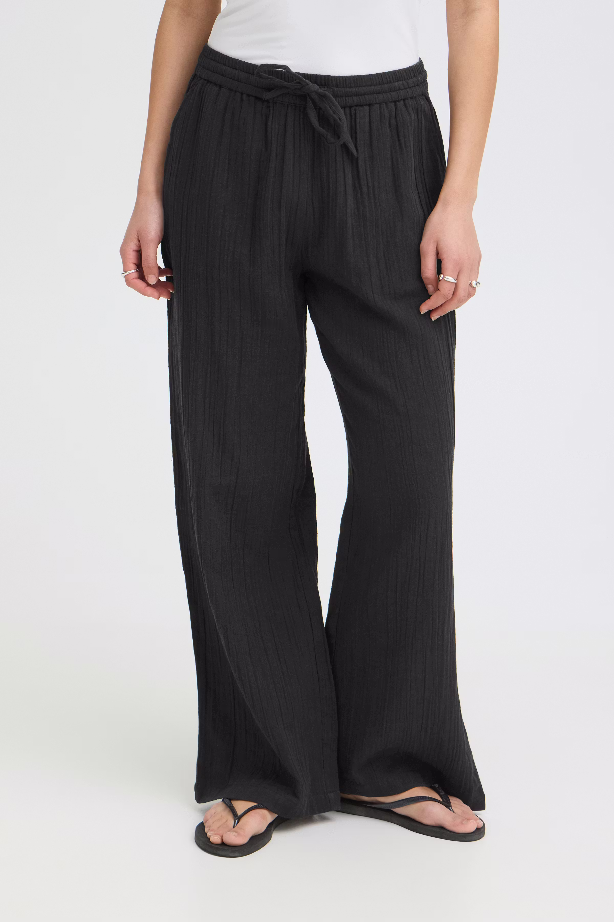 IAFOXA Hose LOOKBOOK FRONT 20121644-194008