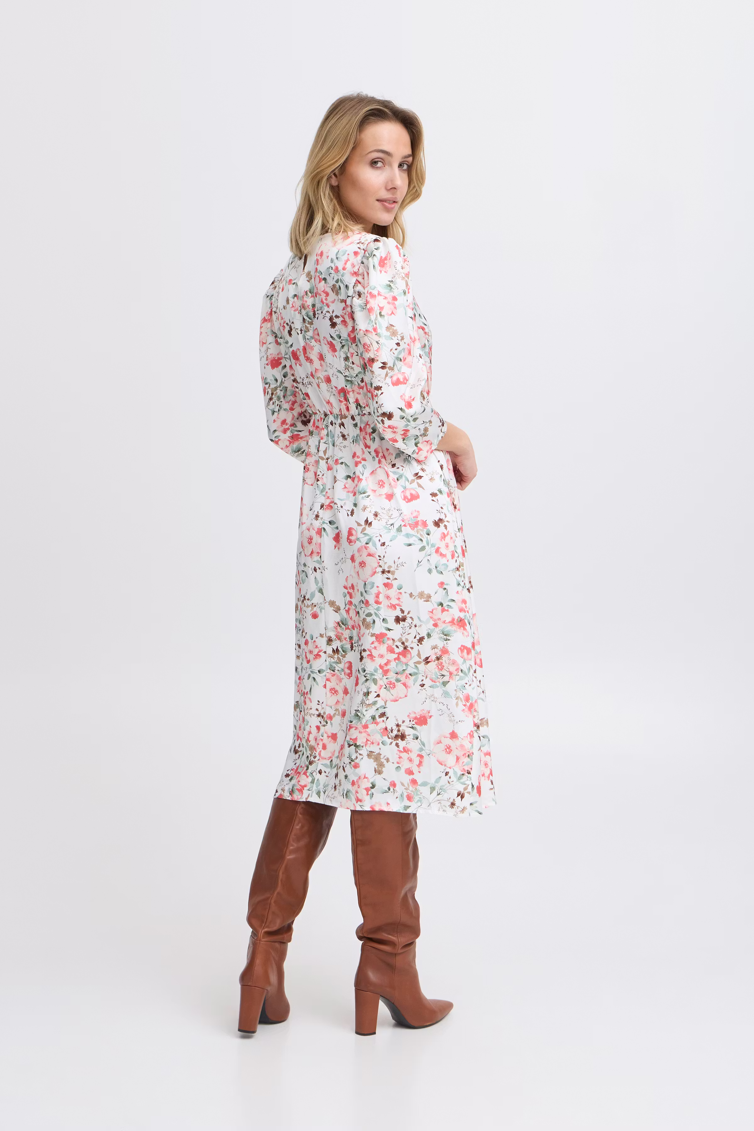 SBLEE Kjole LOOKBOOK BACK 22100894-181762