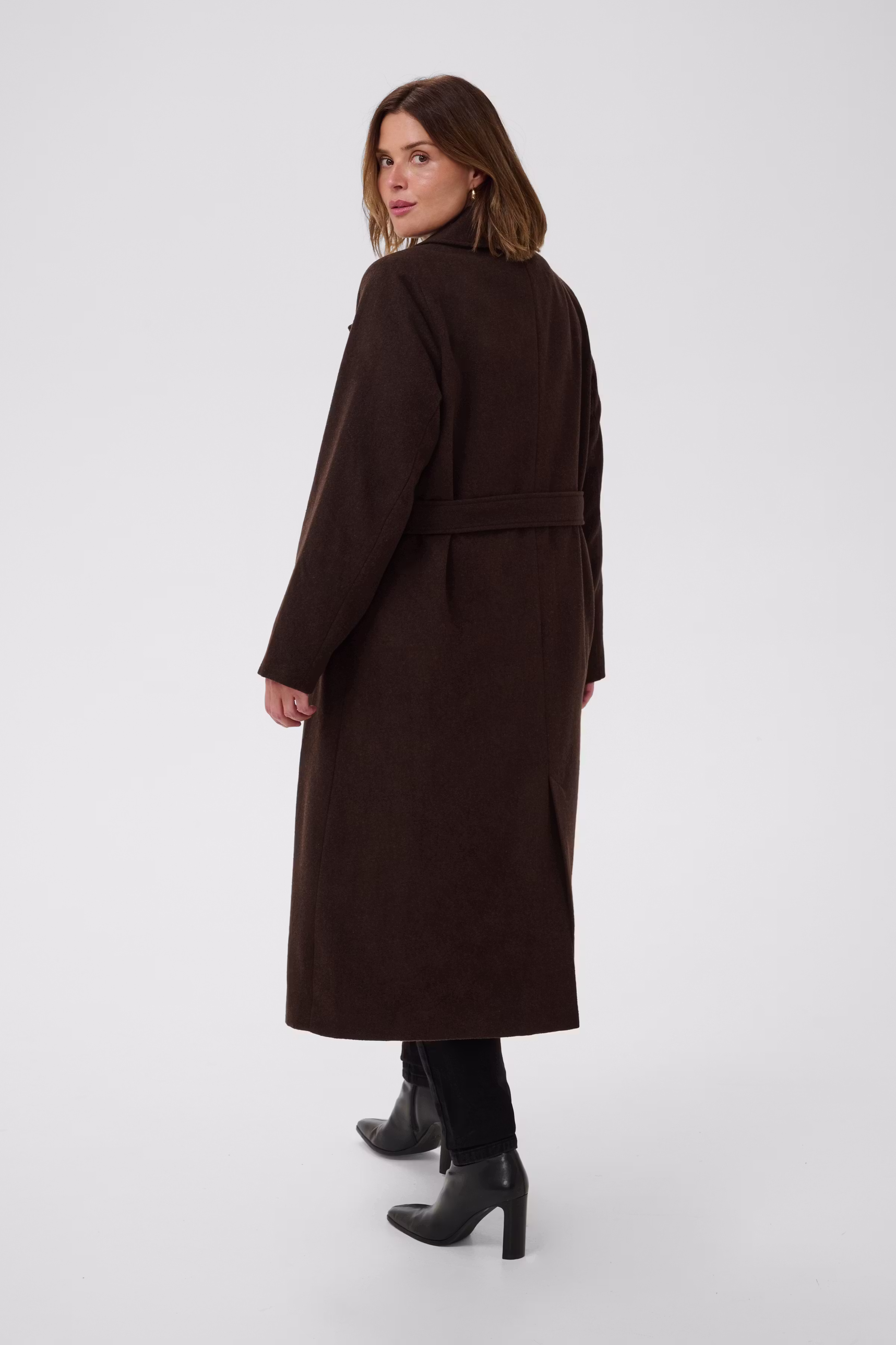 KCnanny Mantel LOOKBOOK BACK 10583876-190912