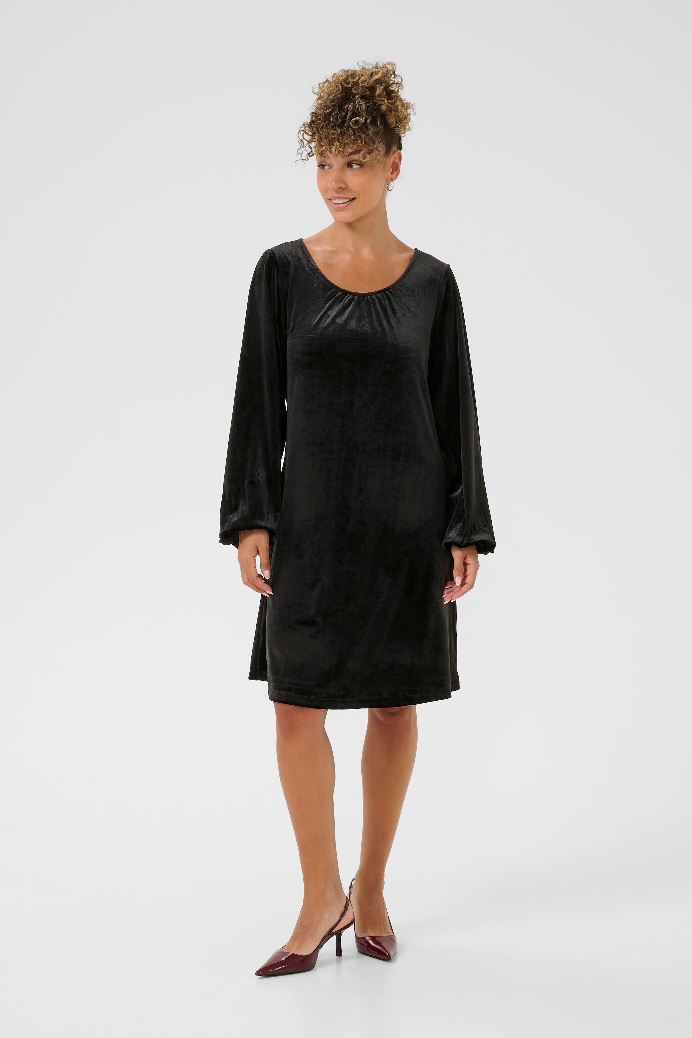 CRFrosty Velours Kleid LOOKBOOK FRONT 10614448-100120