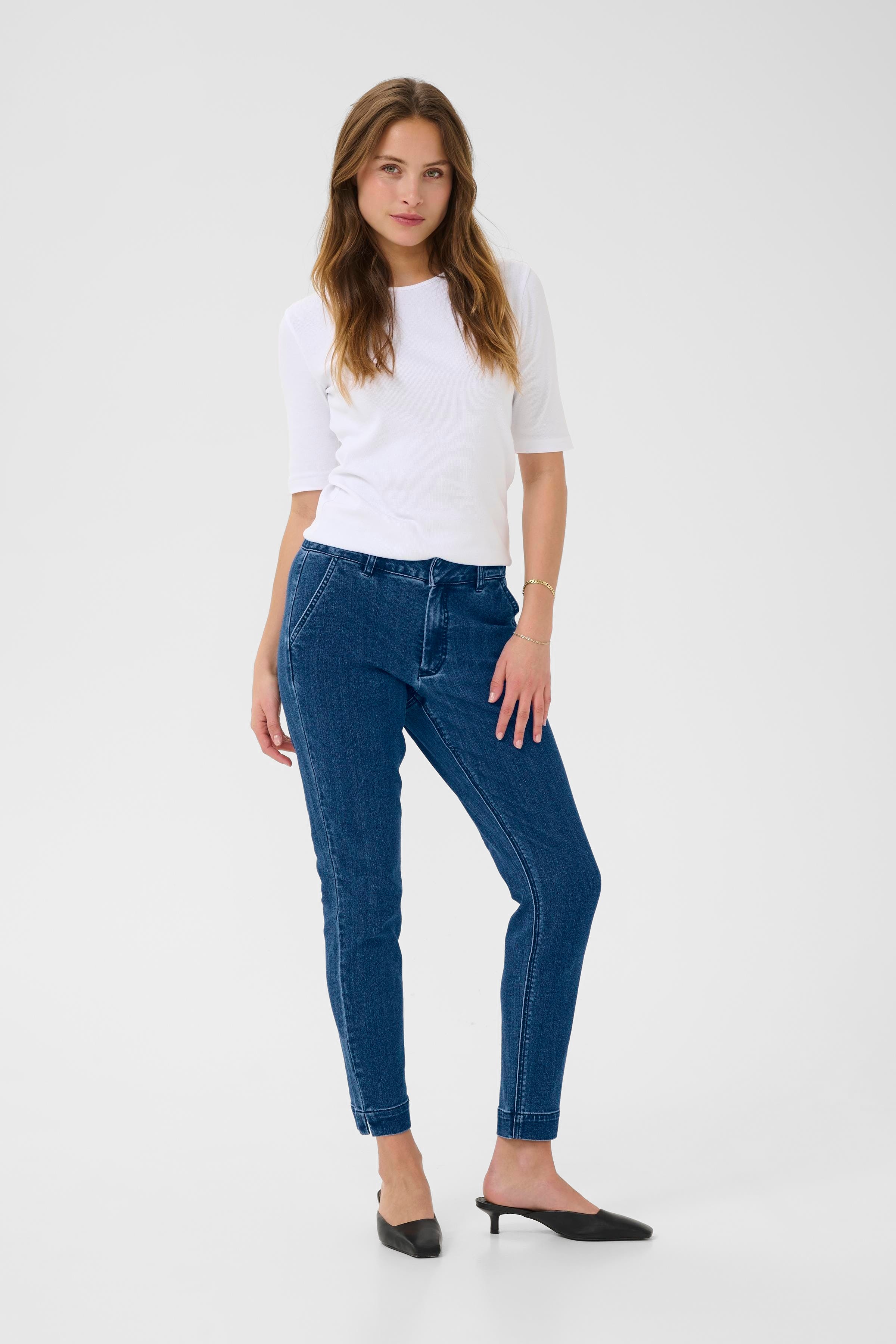 KAlea Jeans LOOKBOOK FRONT 10509347-102272