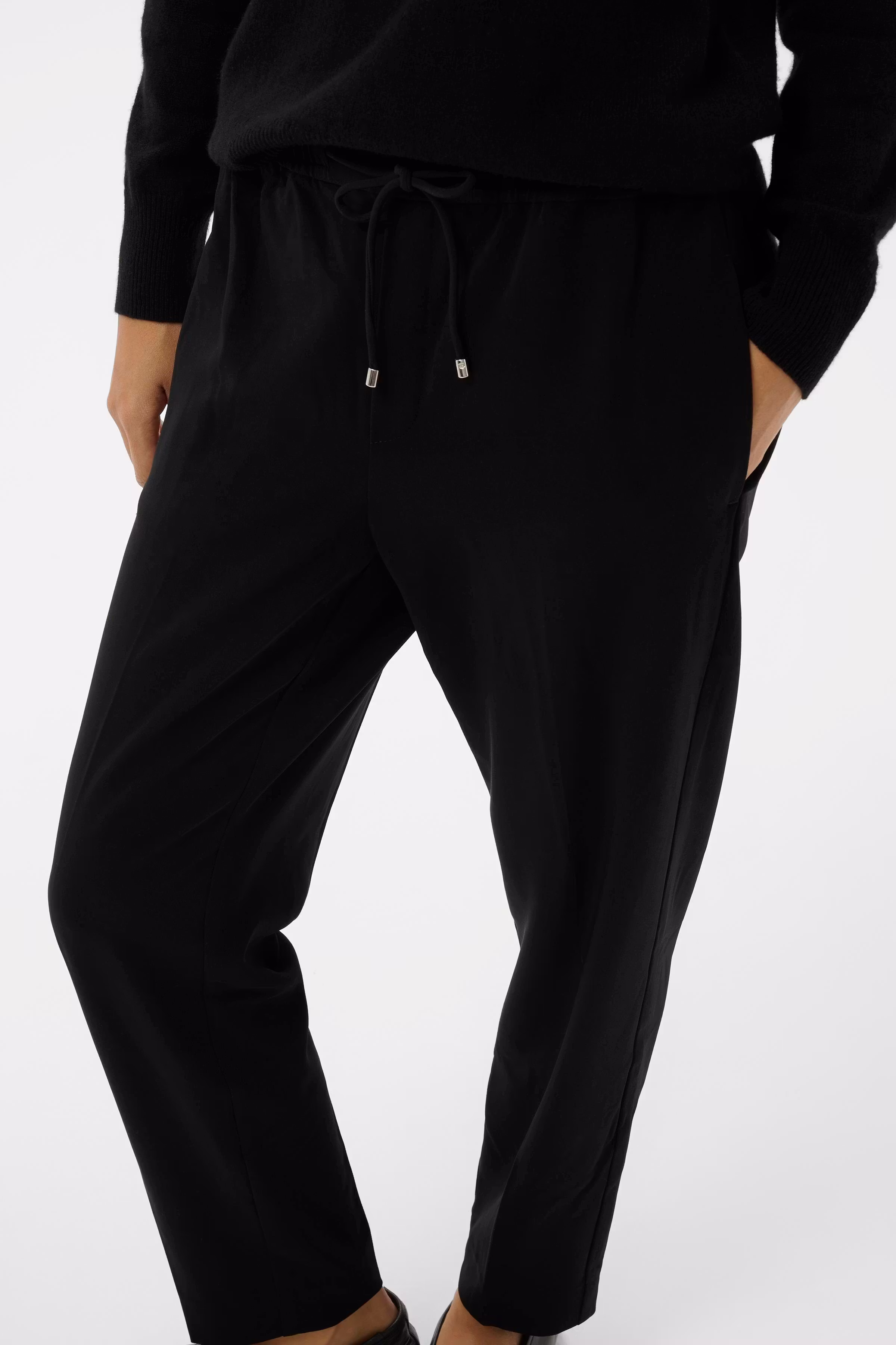 AdianIW Hose LOOKBOOK DETAIL 30107827-194008