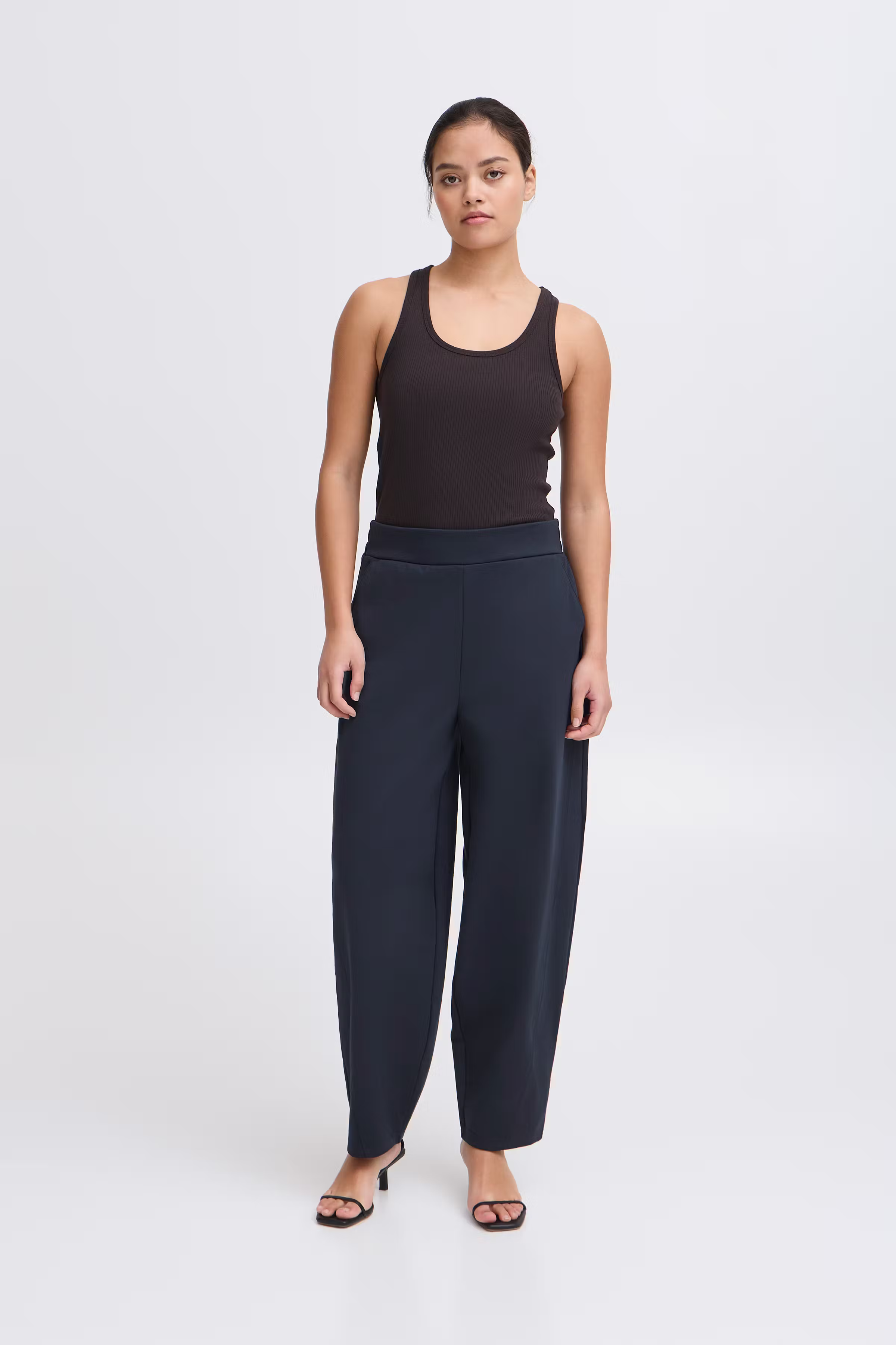 IXKATE BARREL Trousers LOOKBOOK FRONT 20123727-194010