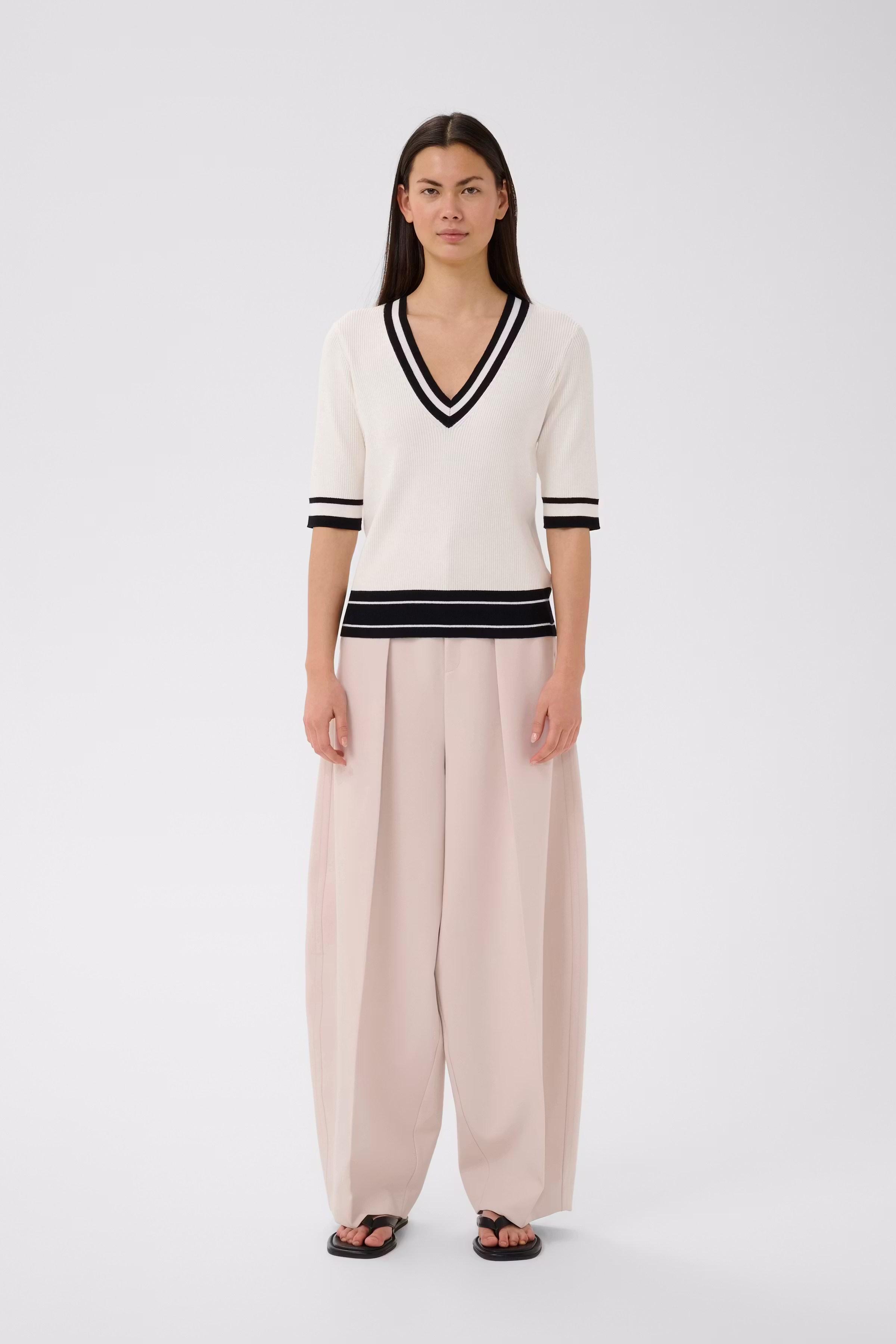 LeenahIW V-Neck Pullover LOOKBOOK FRONT 30110675-900009166