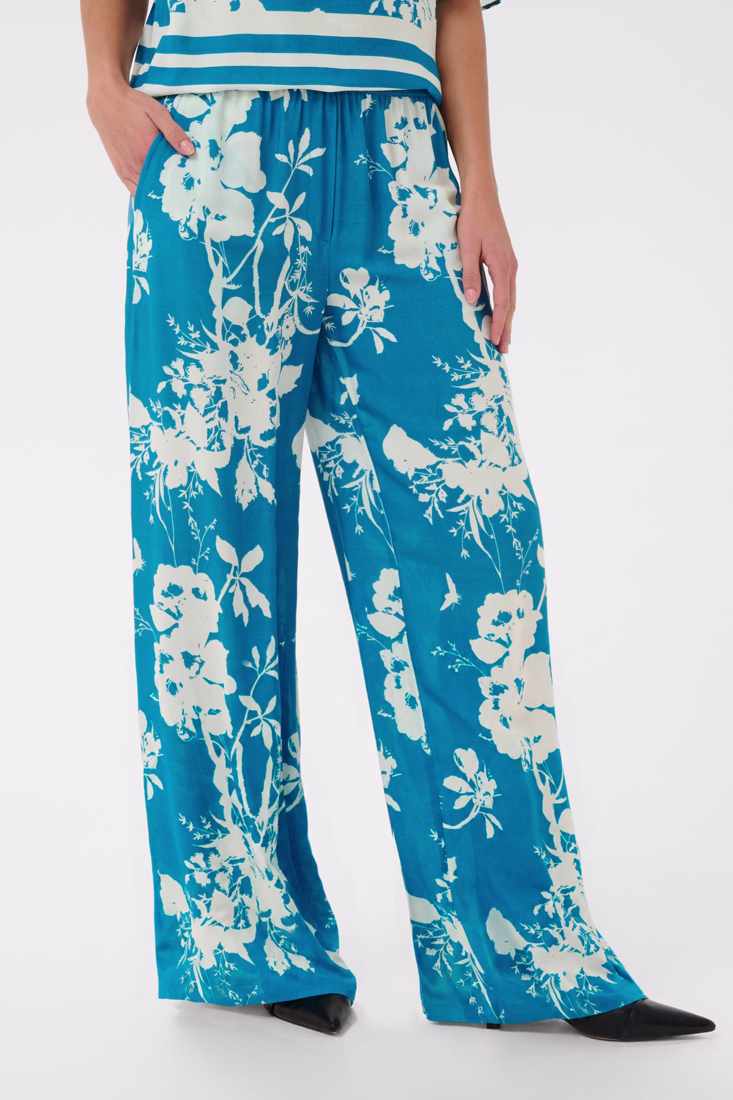 RashedaSZ Broek LOOKBOOK FRONT 30515066-304890