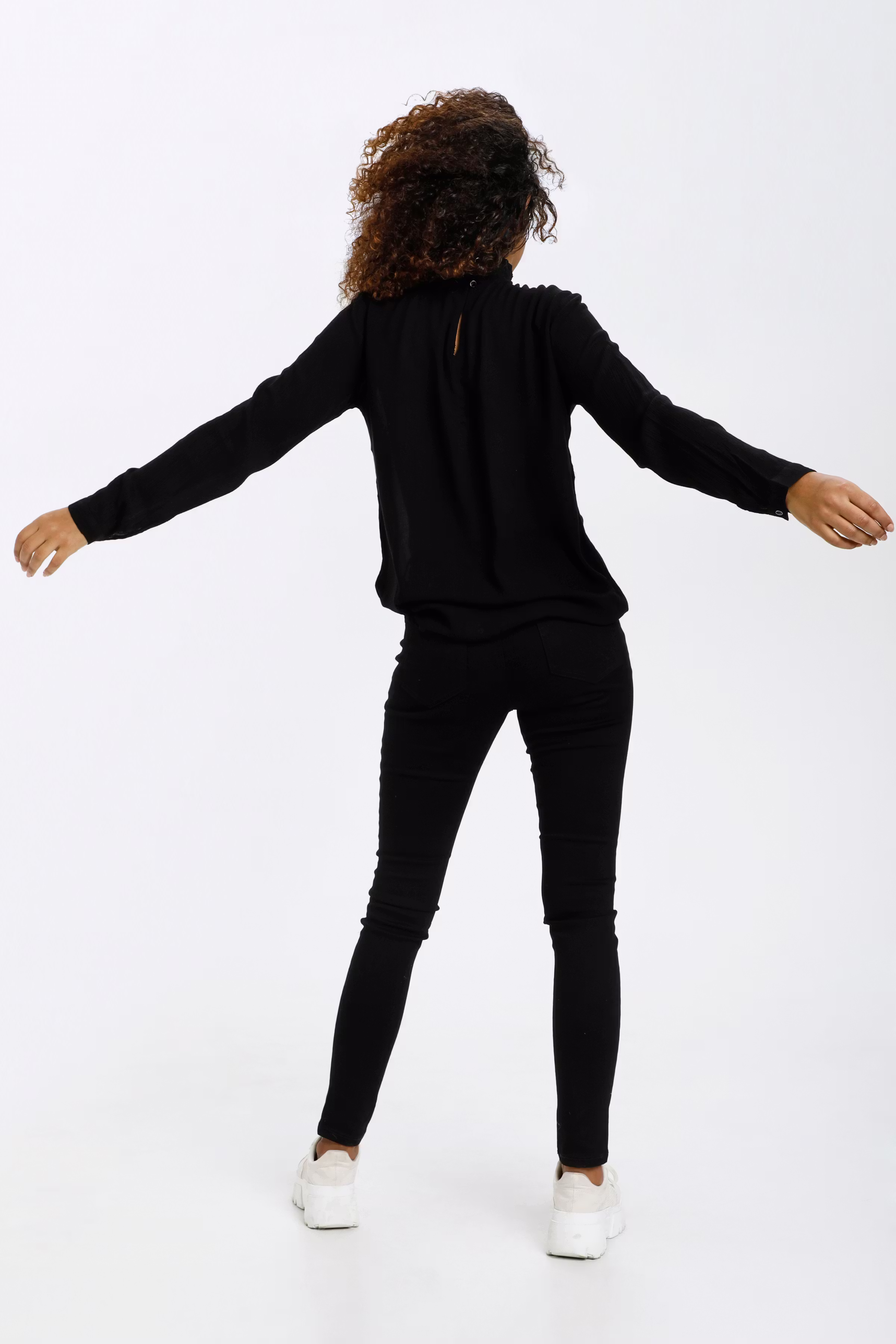 Trine Blouse LOOKBOOK BACK 10500950-50600