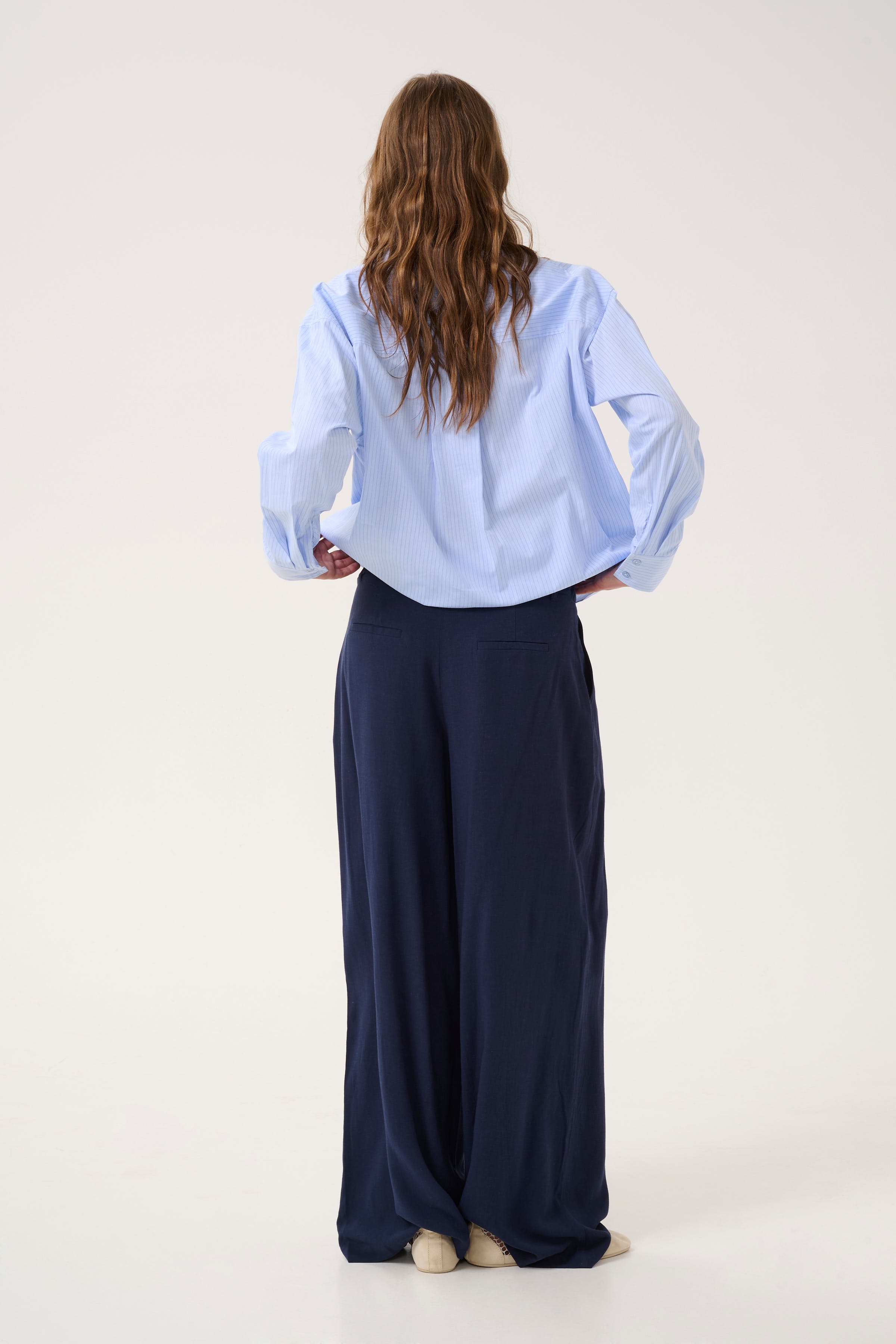 TiraMW Trousers LOOKBOOK BACK 10705025-103565