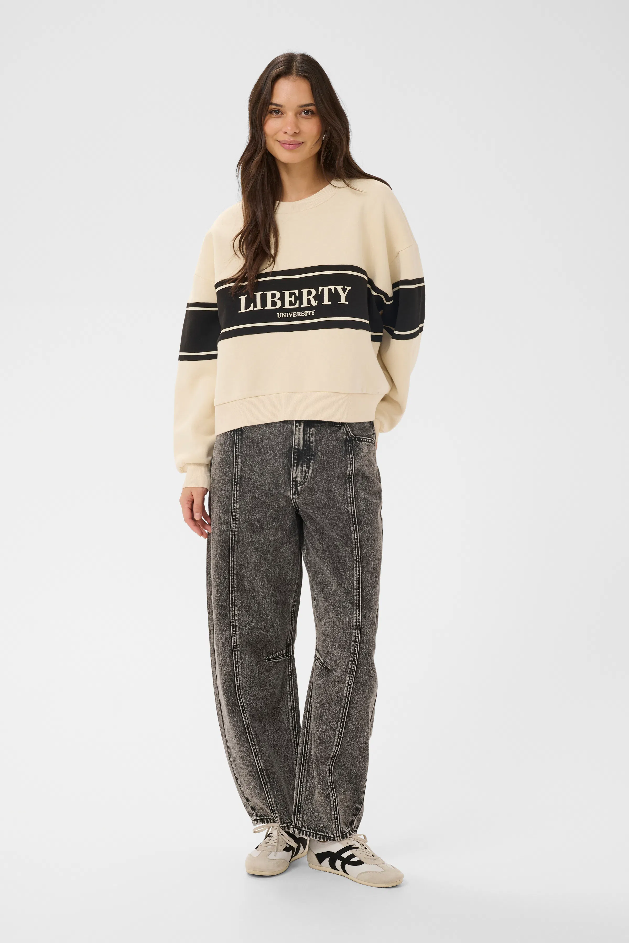 KAassia Sweatshirt LOOKBOOK FRONT 10511063-125202